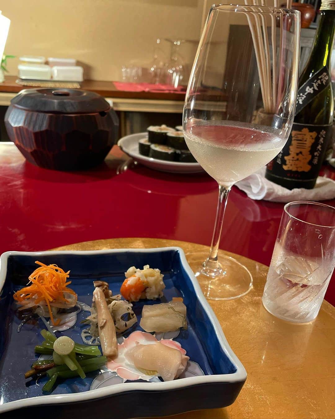 yuco_yoshidaさんのインスタグラム写真 - (yuco_yoshidaInstagram)「北新地にオープンしたお蕎麦屋さんのプレオープンにかずよと行ってきた♡ 少しずつ色々食べられて〆に十割蕎麦も食べれた〜満足🤤✨✨ ・ ・ 久々にゆっくり話せて嬉しかった！また秋に京都デートしよ♡ ・ ・ #雪ト花 #北新地グルメ  #蕎麦コース料理」8月18日 16時20分 - yuco_yoshida