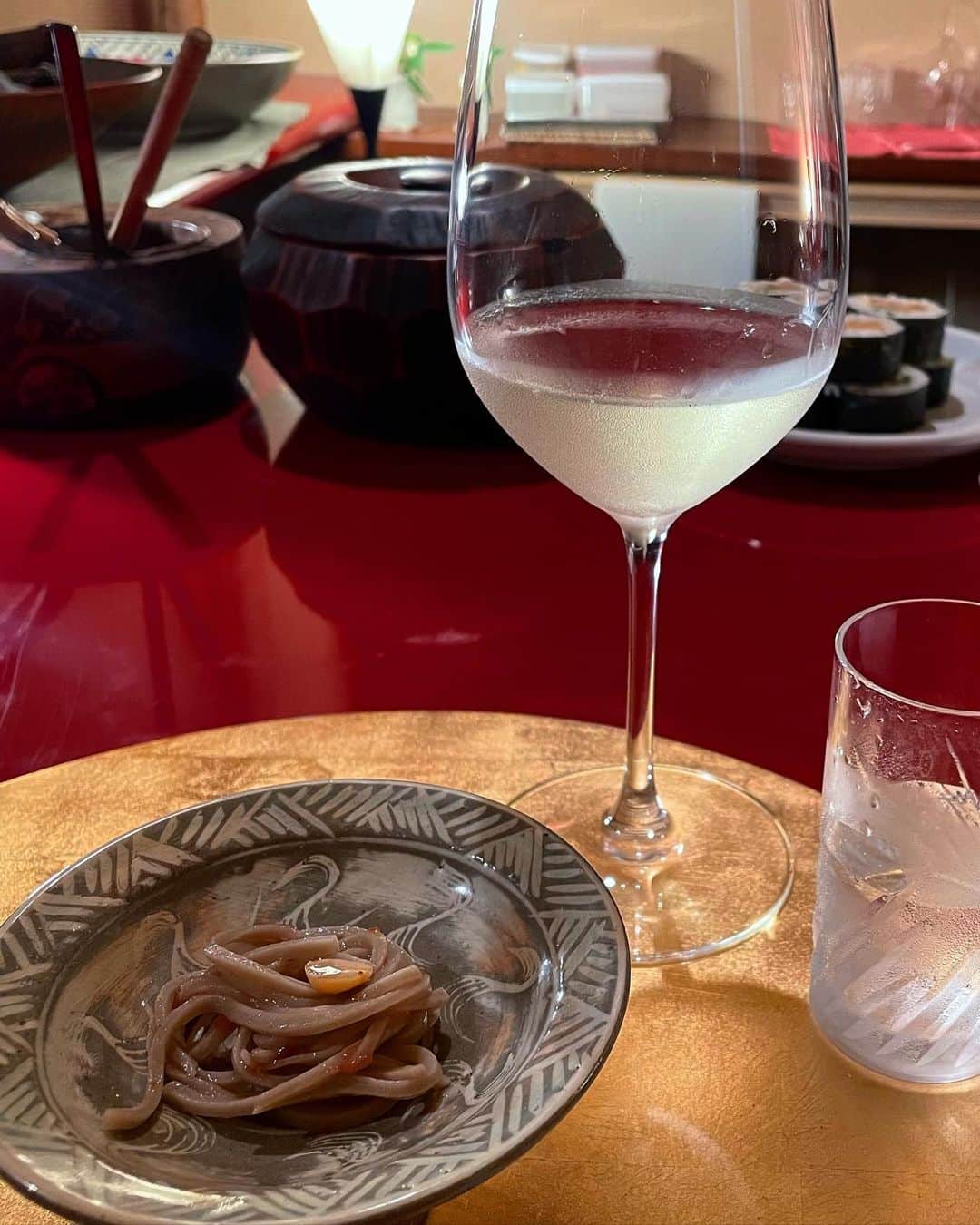 yuco_yoshidaさんのインスタグラム写真 - (yuco_yoshidaInstagram)「北新地にオープンしたお蕎麦屋さんのプレオープンにかずよと行ってきた♡ 少しずつ色々食べられて〆に十割蕎麦も食べれた〜満足🤤✨✨ ・ ・ 久々にゆっくり話せて嬉しかった！また秋に京都デートしよ♡ ・ ・ #雪ト花 #北新地グルメ  #蕎麦コース料理」8月18日 16時20分 - yuco_yoshida
