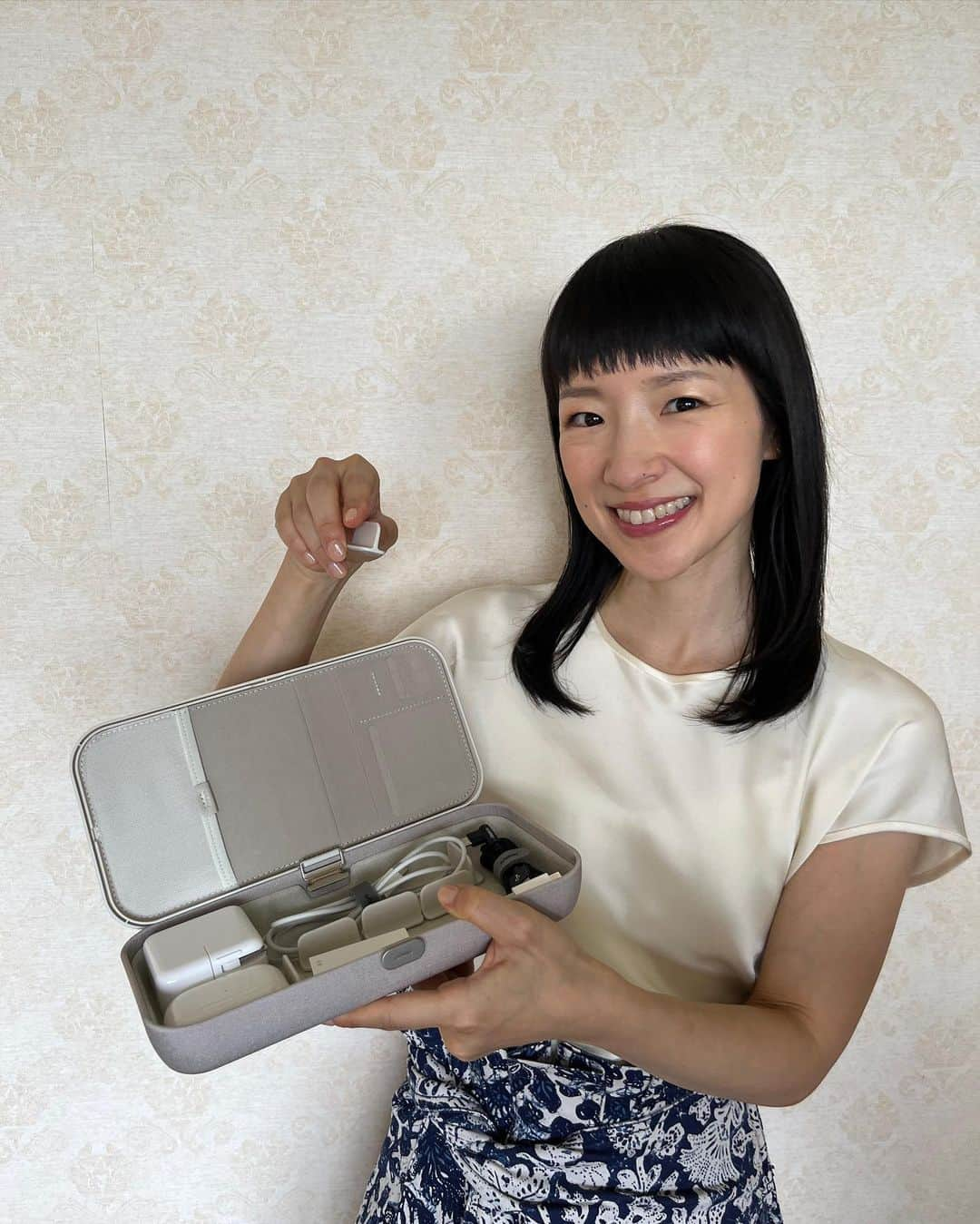 近藤麻理恵のインスタグラム：「Embrace the art of simplicity with the KonMari Orbitkey Nest – where functionality meets beauty.✨ Say goodbye to desk clutter and welcome a harmonious space for all of your essentials.  Marie is especially excited to share this collaboration as it celebrates her culture, as the KonMari x Orbitkey Nest comes wrapped in a beautiful custom-made Japanese furoshiki.  Check out the “KonMari x Orbitkey Nest” in our shop! Link in bio!  Features: - Wireless charging pad - Customizable dividers - Dual access - Putting items inside or on top depending on the situation - Wrapped in an eco-friendly, custom Japanese furoshiki  #KonMari #OrbitkeyNest #MarieKondo #KonMariMethod #Organization #Workspace」