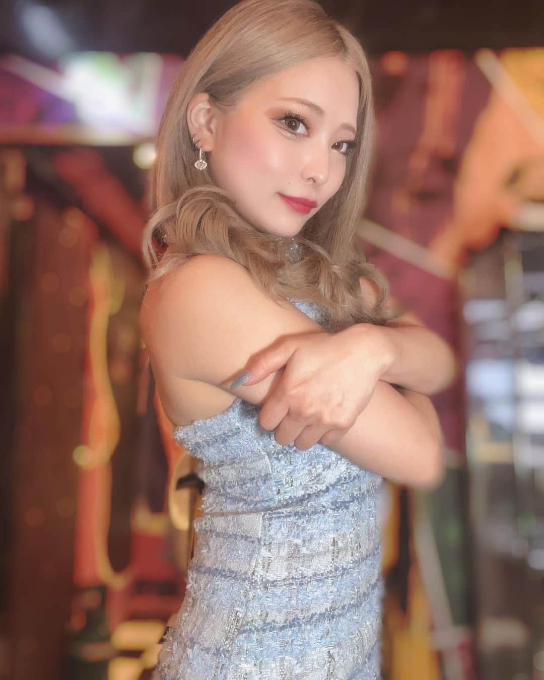 のインスタグラム：「💙💖💙💖💙 : : : 時の流れがはやすぎる、追いつけない🤣🤣  . .  #バーレスク大阪 #バーレスク東京 #バーレスク大阪ありえ #北新地 #インスタ映え #ホスト  #韓国メイク  #童顔女子  #実物とは異なります   #burlesqueosaka  #burlesquetokyo」
