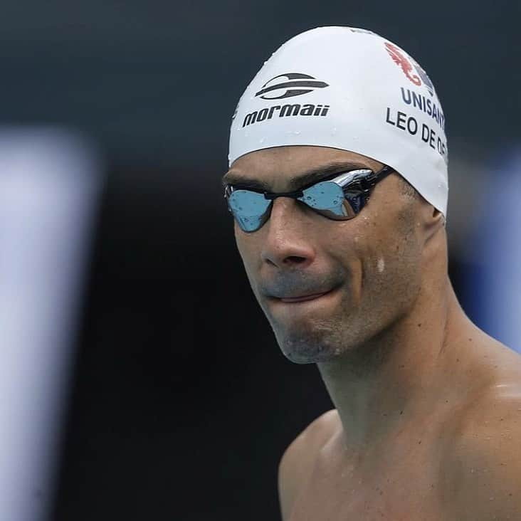 レオナルド・ジ・デウスのインスタグラム：「Voltaremos ainda melhor!!! ☄️👀😏🏊🏼‍♂️💨」