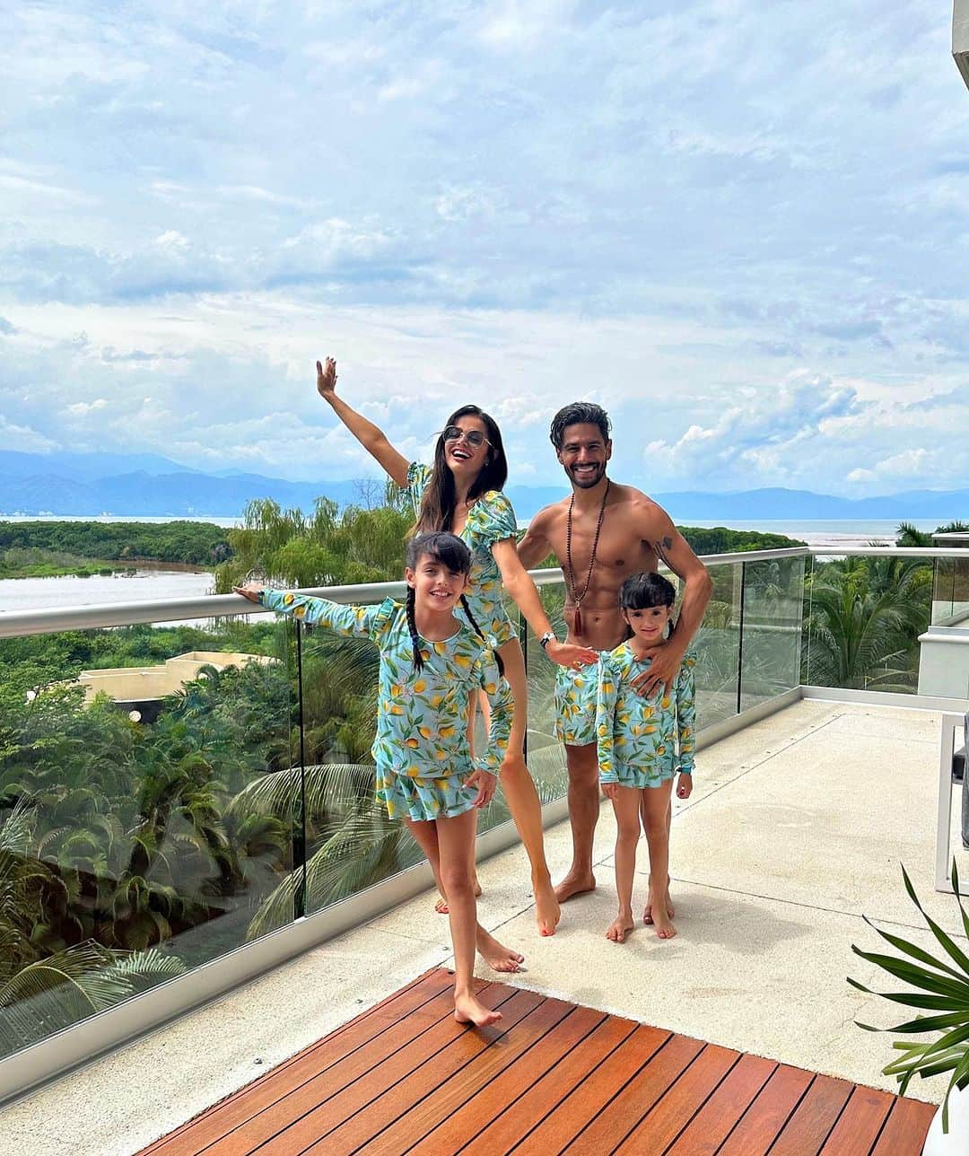 マリソル・ゴンザレスさんのインスタグラム写真 - (マリソル・ゴンザレスInstagram)「Empieza la aventura en este paraíso que amamos @vidanta 😎… #family #nuevovallarta #soloenvidanta #disfrutando #hazquecadadiacuente ✨」8月18日 8時55分 - marisolglzc