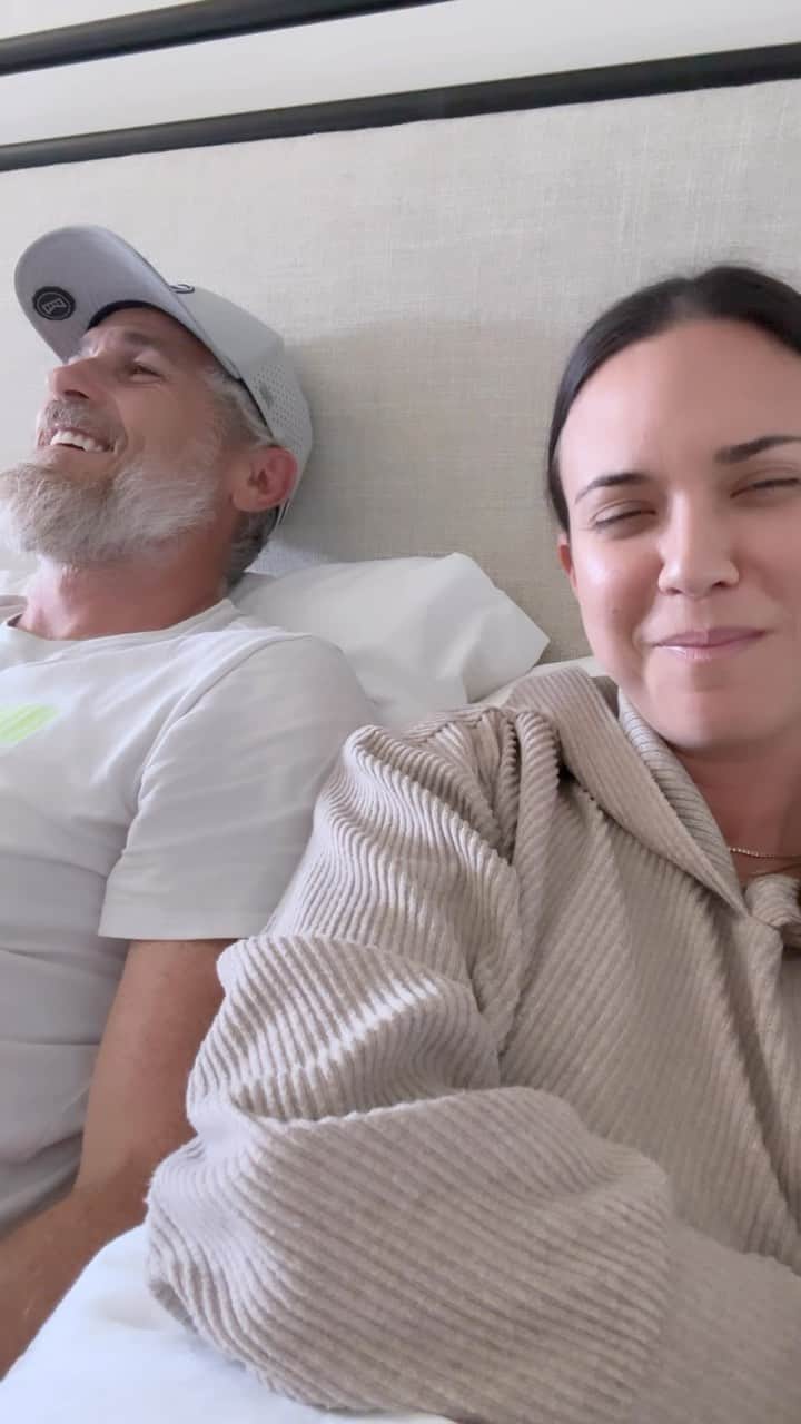 オデット・アナブルのインスタグラム：「Got my wisdom teeth out part 1. He might play a doctor on TV, but he ain’t coming near my teeth 🦷」