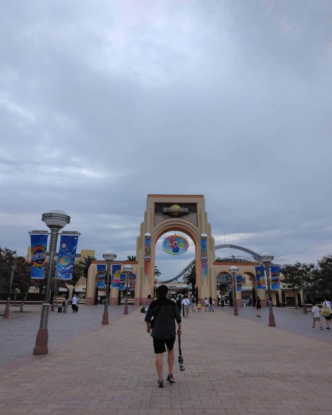 いけや賢二のインスタグラム：「USJ🙋‍♂️ #いけや賢二 #USJ #ユニバ #奥さんの #実家 #近く」