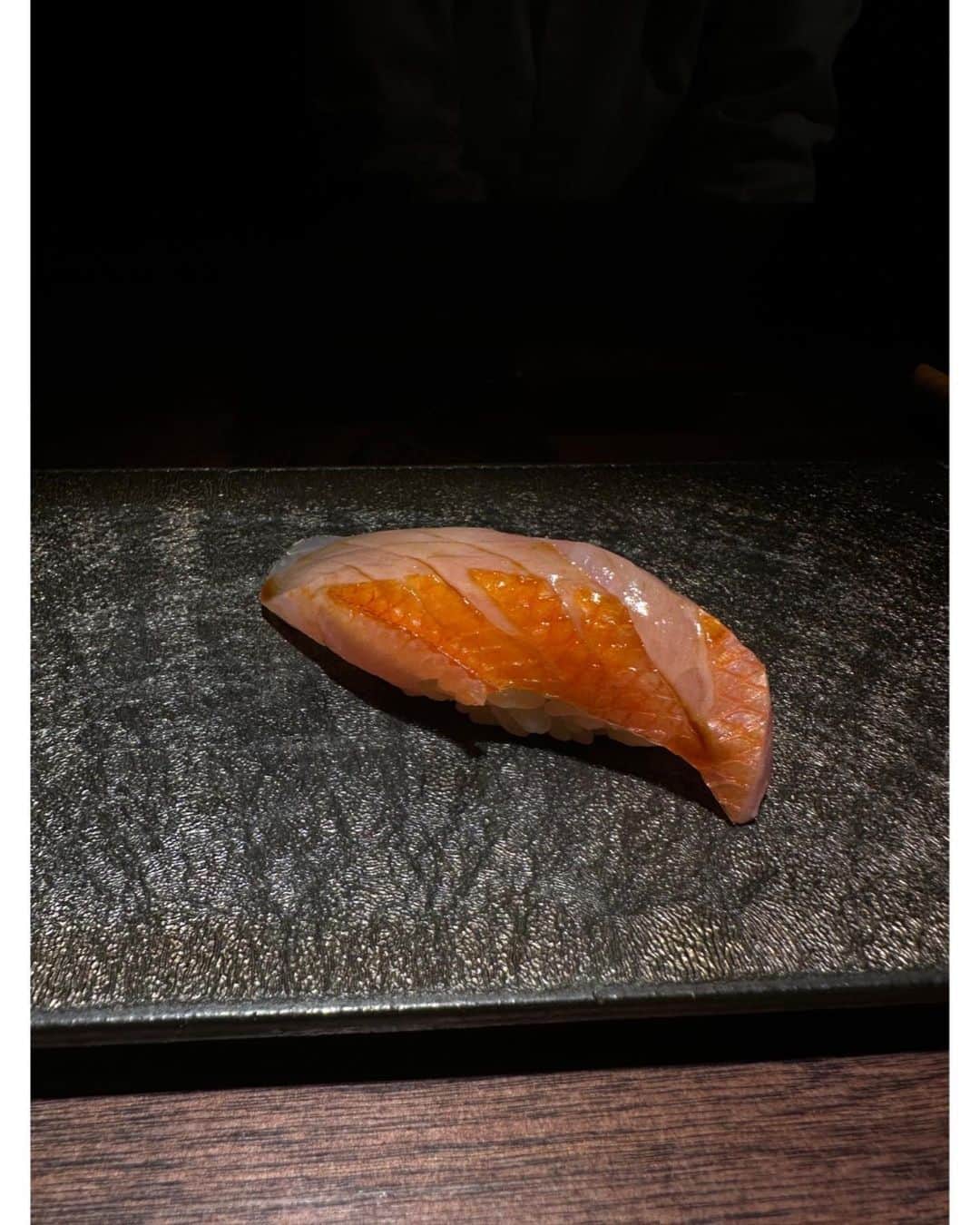 佐々木希さんのインスタグラム写真 - (佐々木希Instagram)「北海道旅行グルメ♡ 1.2枚目、大好きな#Vraie のお料理。タコの炊き込みご飯が、忘れられないくらい美味しかったなぁ。 3枚目#メディスンマン のスープカレー。 4枚目#maruyama檀 。とうもろこしの中に海老のすり身！ 5枚目#kermistokyo の仲良しご夫妻が北海道でジョイン♡お店のスペシャリテの焼きそばを特別に作ってくれました♡ 6枚目#じんぎすかんマルタケ 。ジンギスカンもお野菜も本当に美味しい！絢の焼きっぷりも最高でした👏 7.8.9.10枚目#鮨ノ蔵 。毎年楽しみにしているくらい大好きなお寿司屋さん。今回も感動する美味しさでした！去年に引き続き、最後は、高級カズチーを沢山頂いた😆  北海道旅たらふく食べました！❤️ また引き締めて、食事調整します🥹😂」8月18日 10時14分 - nozomisasaki_official