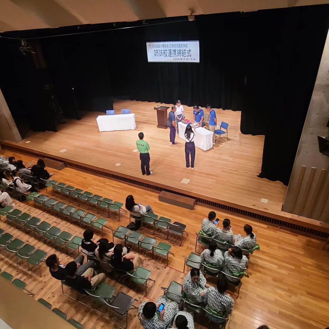 桂團治郎のインスタグラム：「まもなく、母校でのイベント始まります！！⁡ ⁡⁡ ⁡⁡今日、落語の後に長唄を披露する⁡ ⁡⁡ ⁡一回り以上年下の後輩たちです（笑）」