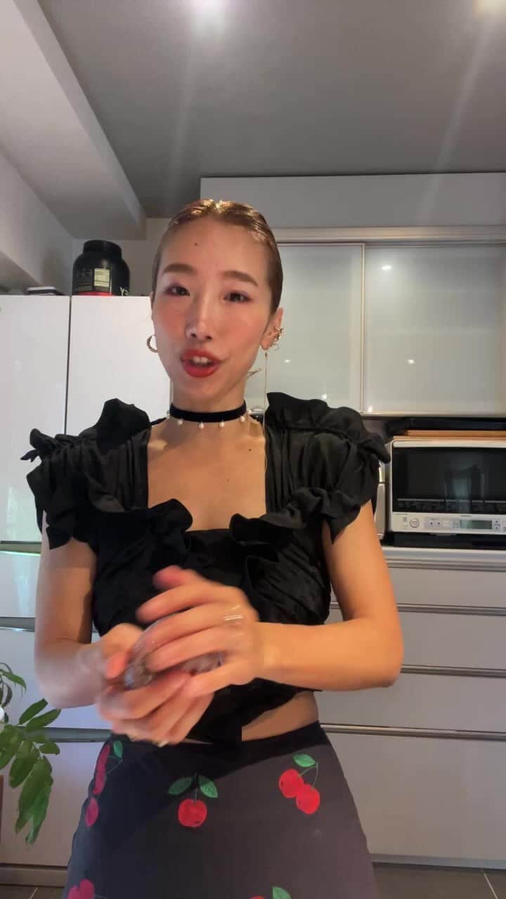 MICA   rippmonsterのインスタグラム：「おむすびを結びながら🍙ゆるりインスタライブ🍙😌」