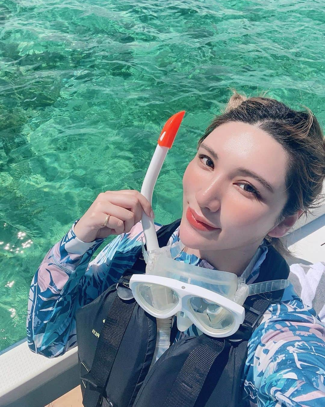 LOPEさんのインスタグラム写真 - (LOPEInstagram)「海潜りたい～🐠  #沖縄 #石垣島 #シュノーケル #日焼けメイク #海 #夏 #summer #sea #ishigakiisland #okinawa #japanesegirl #sunlight」8月18日 10時23分 - lopechante