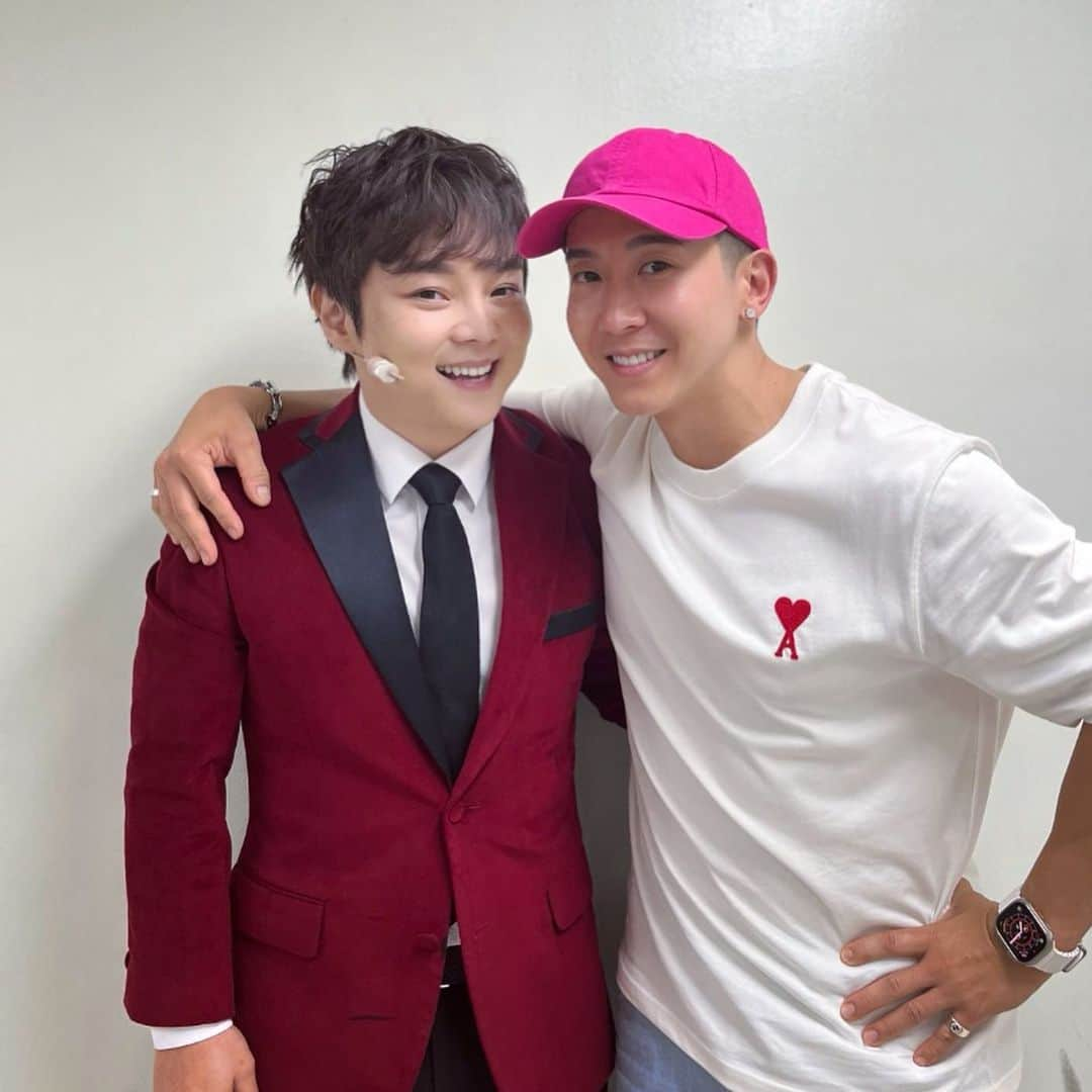 ブライアンさんのインスタグラム写真 - (ブライアンInstagram)「Had a lot of fun last night, watching my big bro Hyunwoo Choi, do his magic thing on stage!  I was blown away on some of the acts, and plus it was great to see him and catch up with him!  어제 오랜만에 최현우 마술사 형을 만나게 돼서 너무 반가웠고~ 그리고 너무 즐거운 공연을 보게 되어서 너무 고마웠어요!! 형! 늘 동안 마술사 현우형 화이팅!! #최현우마술사 #Charmingchoi #최현우엔써 #HyunwooChoianswer #magic #magician #동안브라더스」8月18日 10時16分 - thebrianjoo