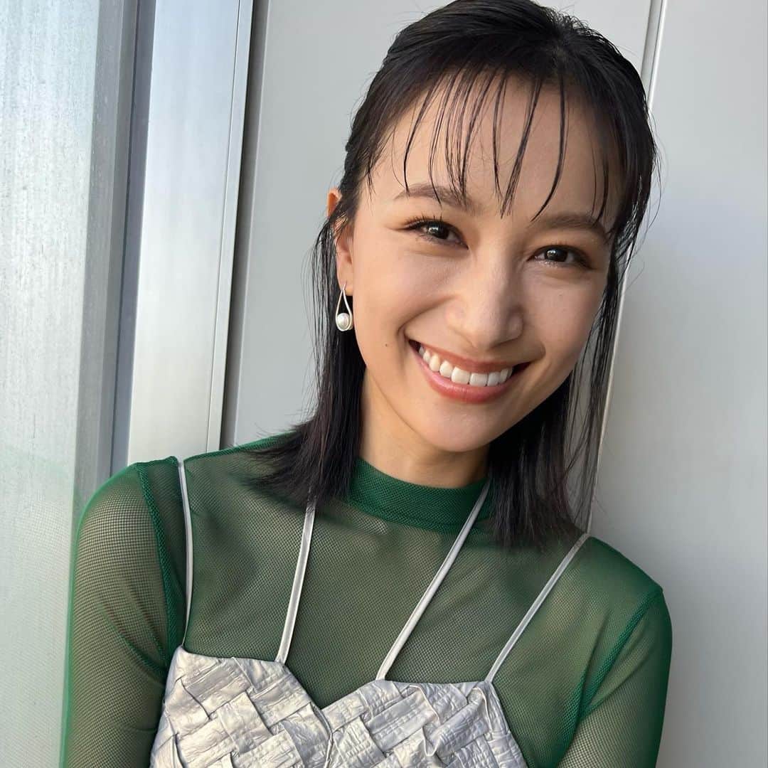 山口りさのインスタグラム：「ゆーちゃん💚  @takahashiyu.official   📍フジテレビ本社  ripは　@threecosmetics  ディヴァインリップジェム SACRED SUNLIGHT」