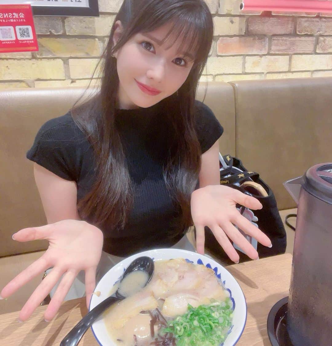 新垣優香のインスタグラム：「福岡で美味しいものいっぱい食べれました😋😋😋 #楽しかった#東京より涼しかった#グラビアアイドル#新垣優香」