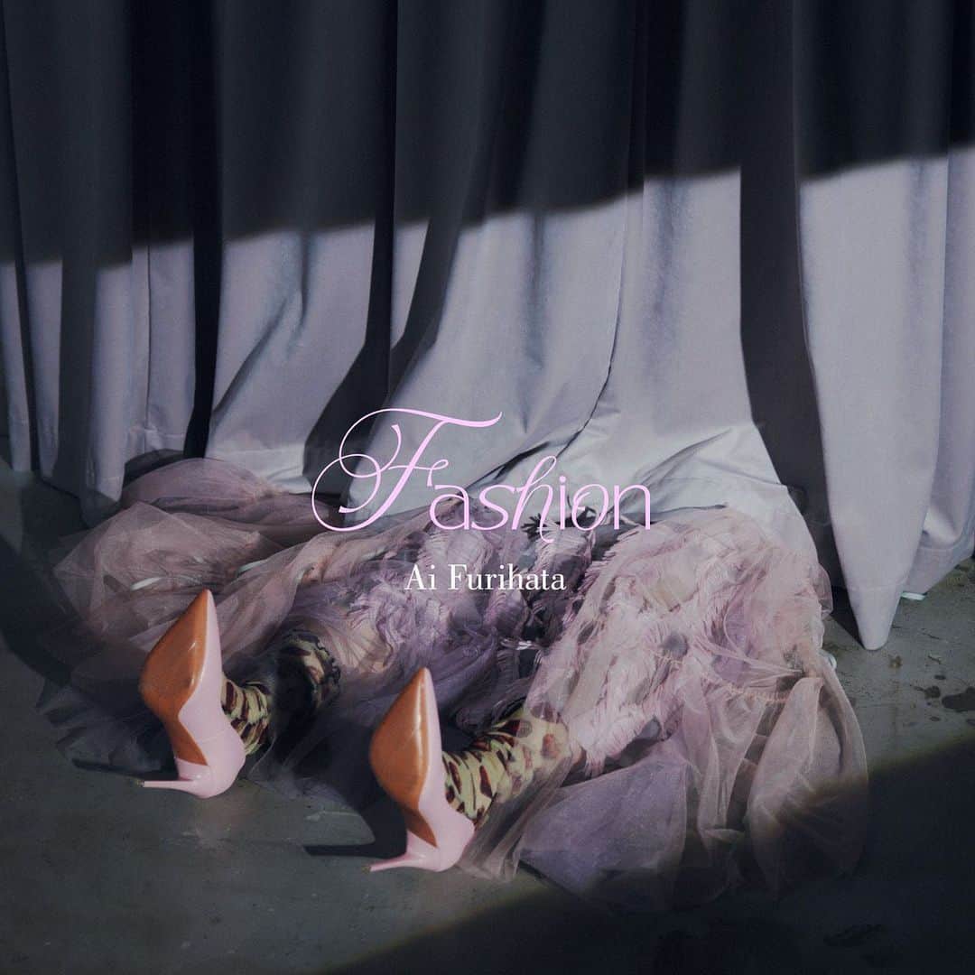 沢井美空のインスタグラム：「【New Release】 ⁡ 降幡 愛さん( @furihatagram ) 新曲「Fashion」 本日より先行配信スタートしました！ ⁡ 今回はじめてフリさん作品に参加させていただき、ご本人の素敵な歌声や歌詞はもちろん、現場の空気を和やかで楽しい空間にしてくれるお人柄に惹かれました。 ⁡ とてもクリエイティブな方で、つくりたいイメージをご自身で伝えてくれて、楽しく刺激的な制作期間でした✨ ⁡ ⁡ また今回共作曲した、自身も素晴らしいアーティストであり、才能溢れるクリエイターでもあるYUSAちゃん( @yusa_mode ) ⁡ 何事にも前向きにトライして、次々と夢を叶えていくかっこいい彼女と、たくさんお仕事ができていつも嬉しいです😁 ⁡ ⁡ 同い年女子チームで音楽を作れたこと とても誇らしい経験でした♡ ⁡ ⁡ 「Fashion」ぜひ聴いてください🐰  https://lnk.to/LZC-2441」