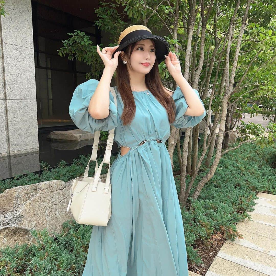 彩花ゆいさんのインスタグラム写真 - (彩花ゆいInstagram)「夏大好きすぎる 麦わら帽子の形がかわいくて とても愛用してるよ  👒 #ishidaseibou  👗 #estellak （なんて読むと） 👝 #loewe   #麦わら帽子 #hat #👒」8月18日 11時02分 - ayakayui