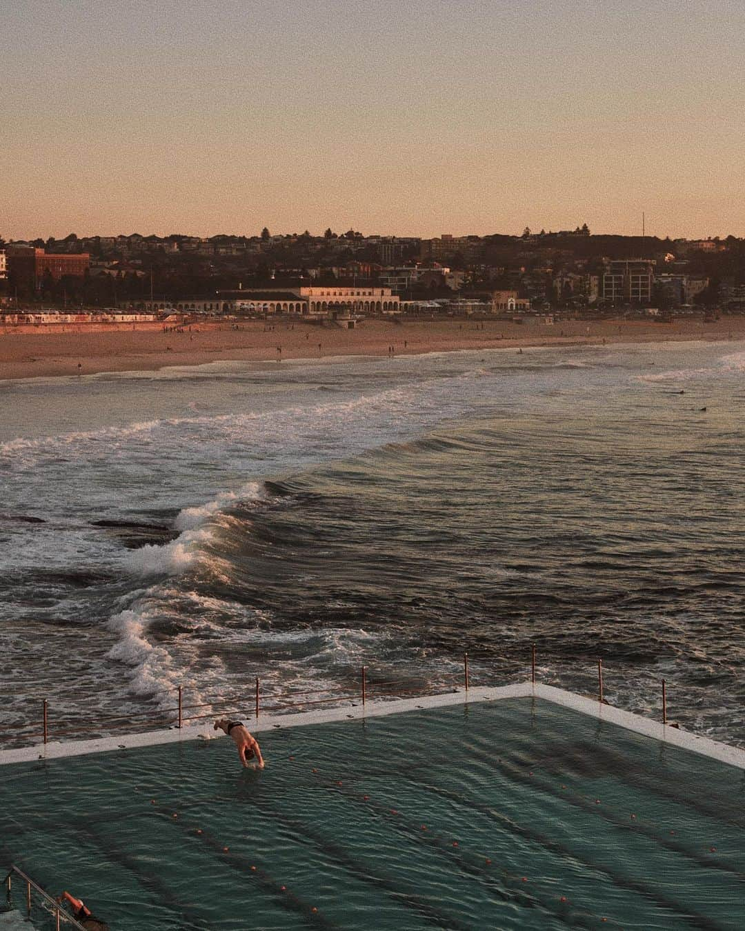 C E R E A Lさんのインスタグラム写真 - (C E R E A LInstagram)「Ocean pool 🏊🏼‍♂️   Bondi Icebergs, Sydney.」8月18日 16時44分 - cerealmag