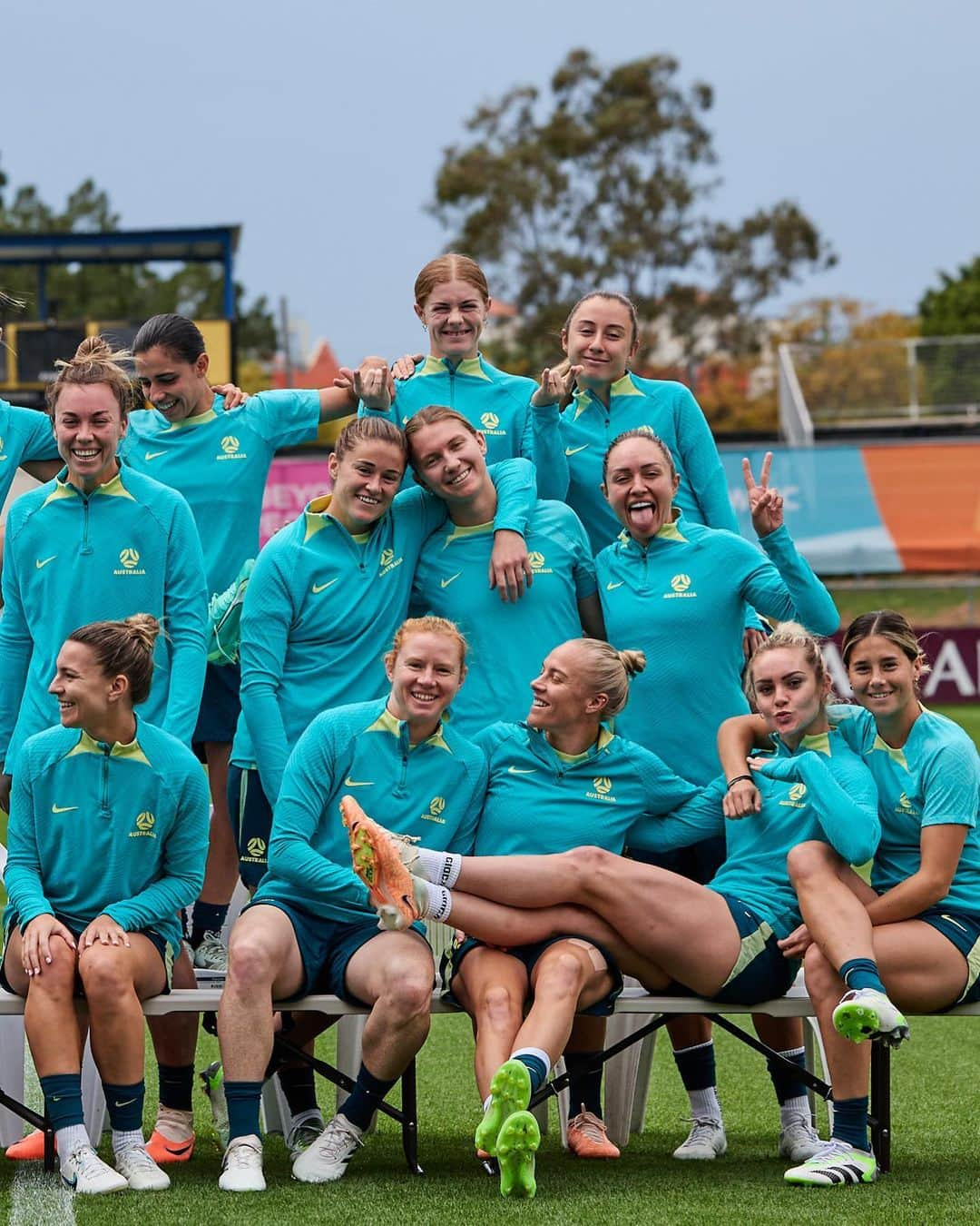 タメカ・バットさんのインスタグラム写真 - (タメカ・バットInstagram)「Last training session of the World Cup done 💚💛 #Tillies #fifawwc」8月18日 16時45分 - tamekayallop