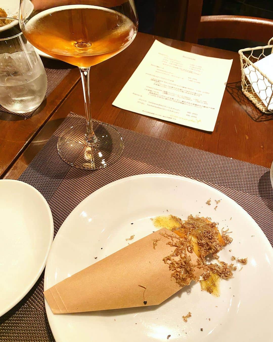 のインスタグラム：「いつかの！幼なじみ会！ おいしすぎて感動した🥺  最初のスープ一口飲んだ瞬間から、あまりにもおいしくてこれは絶対全部美味しいって思ったけど本当に隅々までおいしくてびっくり🧸 　 鮎の春巻きもカプレーゼも全部忘れられない🥺 また行きたいなぁ🩵」