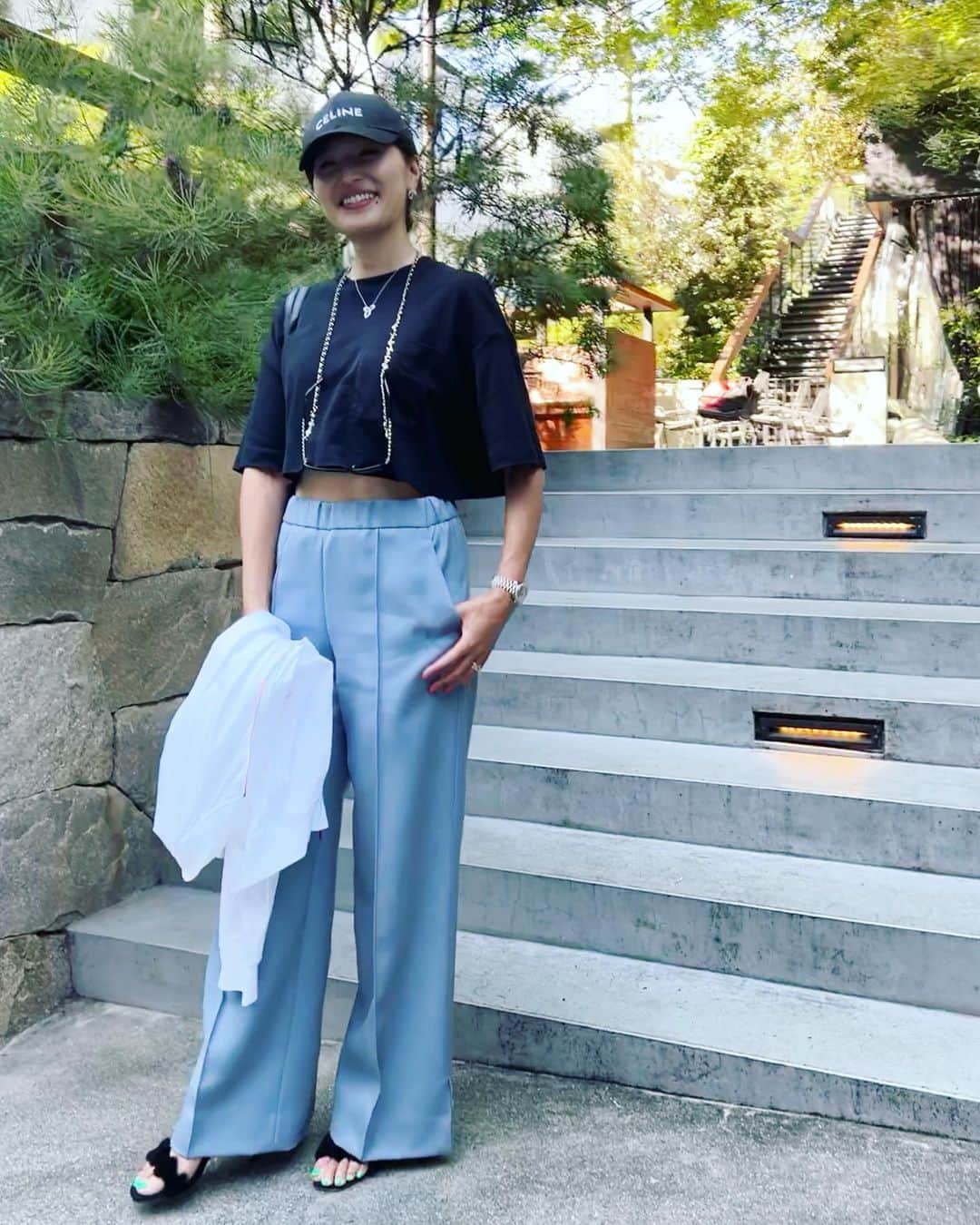 廣瀬規子さんのインスタグラム写真 - (廣瀬規子Instagram)「ちょっとくすんだブルー色のパンツがお気に入りです🩵  #ootd」8月18日 11時40分 - noriko_style