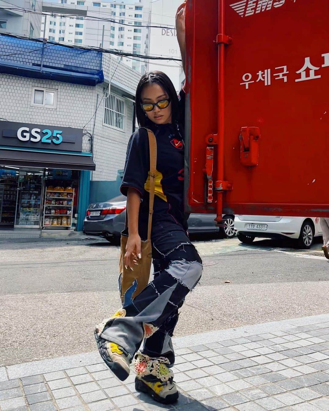 RIEHATAのインスタグラム：「i guess i'm having a lunch in Seoul.🇰🇷」