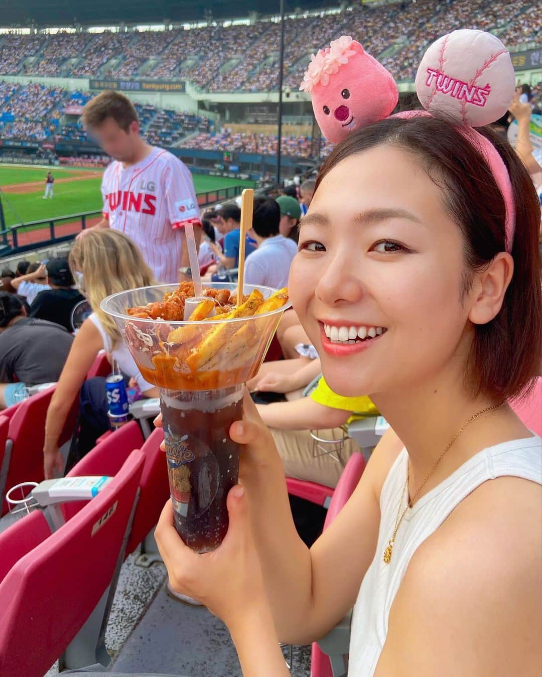 森万由子のインスタグラム：「夏休みありがとうございました〜！  韓国で野球観戦してきました⚾️  たのしかった〜✌️」