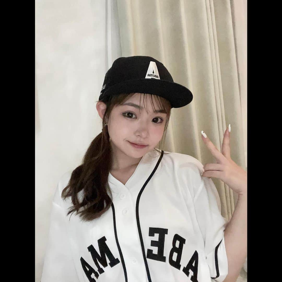 Hinataのインスタグラム：「・ ユニフォーム可愛い🥹♥  野球観戦行ってみたいなーー  @abema_official   #野球ユニフォーム   #abema」