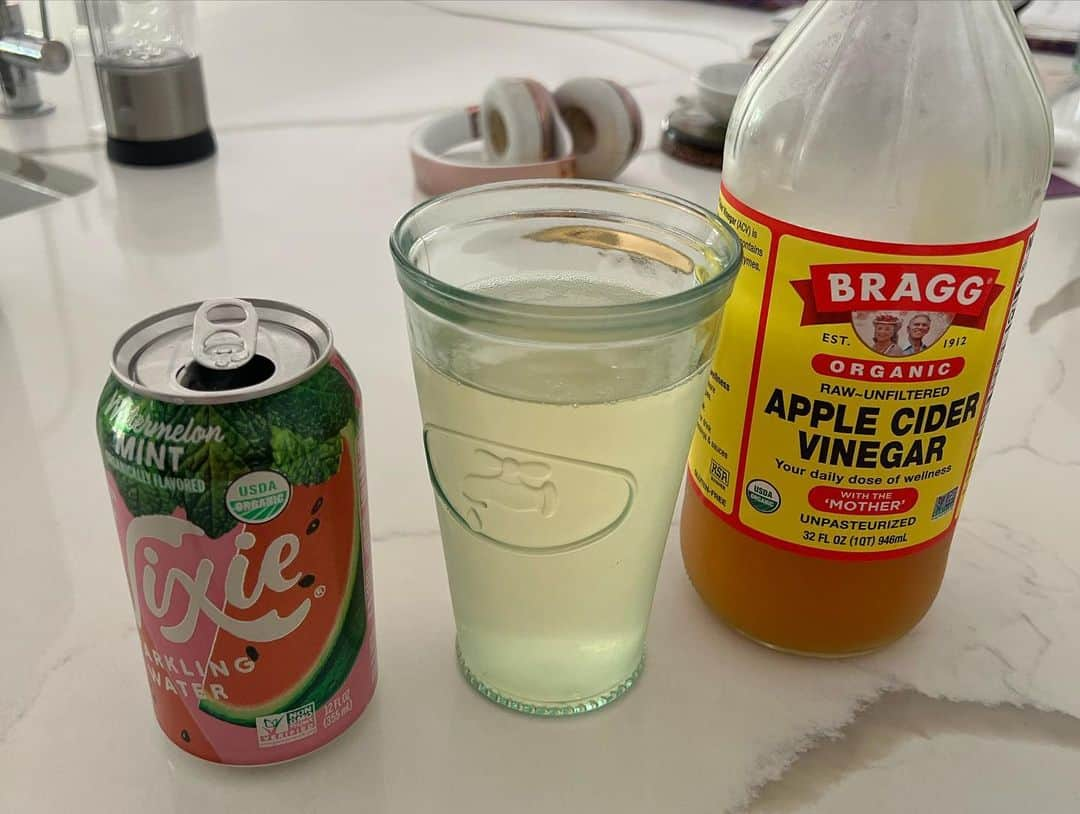 ニコール・アニストンさんのインスタグラム写真 - (ニコール・アニストンInstagram)「Lately 💜   (ACV + Nixie combo is my new fav choice drink of summer 🤤)」8月18日 12時05分 - realnicoleaniston