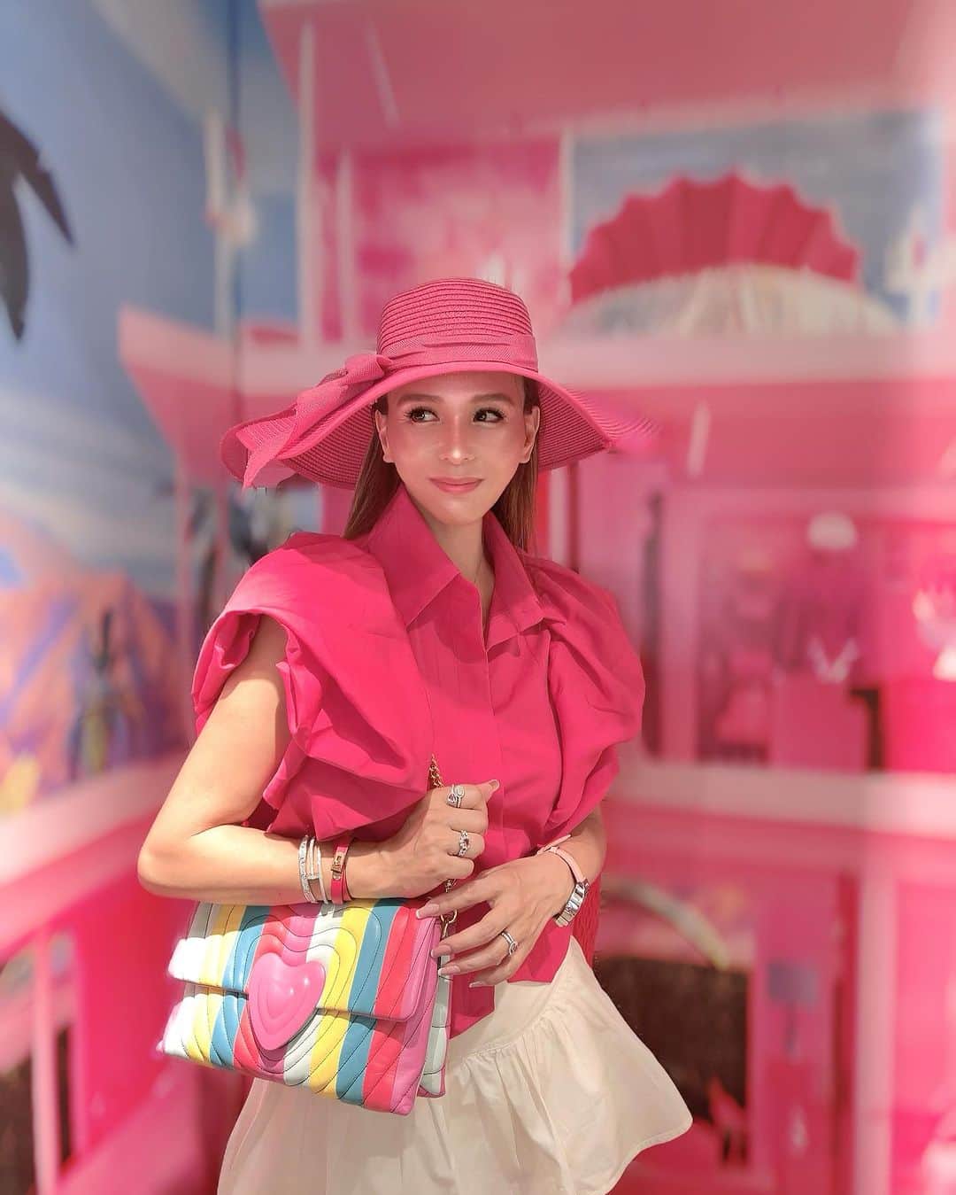 麻美さんのインスタグラム写真 - (麻美Instagram)「Barbieになりきった日✌️✌️✌️ ． 何でこんな楽しいの🤣🤣🤣✌️ ． いくつになっても pinkはやめられない‼️ ． #Barbie #barbiedoll  #barbiestyle  #barbiefashion」8月18日 12時22分 - mami0s