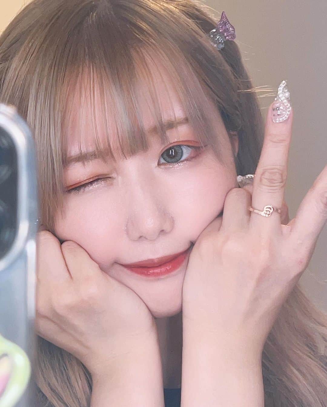 仮面ライアー217のインスタグラム：「🧡💛🧡 . . . 金髪になりました！ 担当は中田さん！そしてしんざわさん！ ヘアケア悩んでる人はSpicaさんいこう めっっっちゃ髪のこと考えてくれる神美容院です💘  #newhair #newcolor #美容院 #spica」