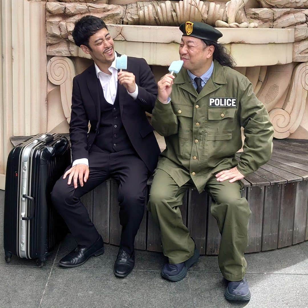 のインスタグラム：「野崎とチンギスが手を組んで謎の組織テントを追い詰める！  明日の「せやねん！」お楽しみに！  #VIVANT #VIVANT考察」