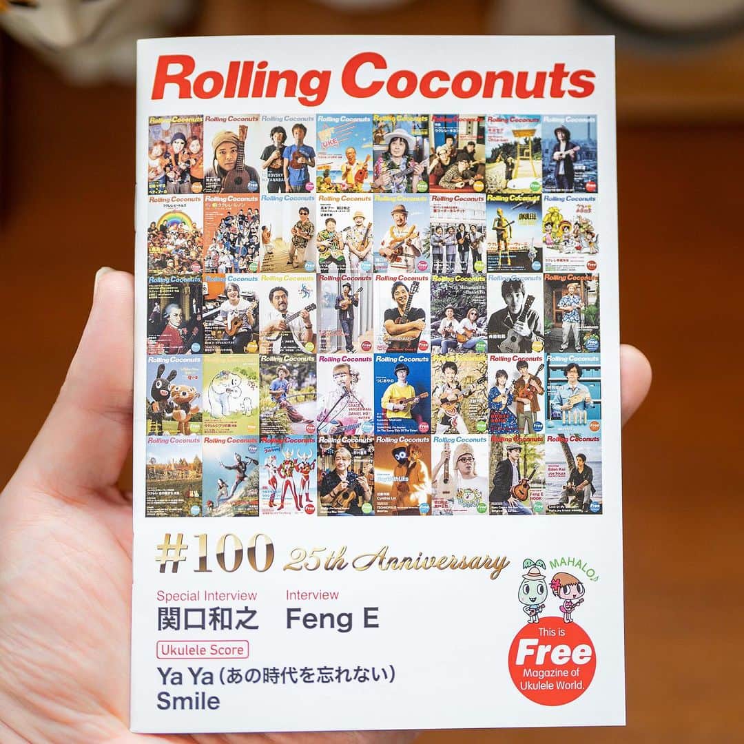 近藤研二さんのインスタグラム写真 - (近藤研二Instagram)「Rolling Coconutsが25周年で100号だそうです。🎉🎊㊗️とってもおめでたい。何度か取材もしてもらったし表紙にも取り上げてもらった。関口さんが言うように日本のウクレレ史はローココと共にあると言っても過言ではない。編集の津和野さんのご尽力の賜物です。みなさんも楽器店で見かけたらこのフリー冊子をゲットして、これからもウクレレライフを楽しんでください！  #ローリングココナッツ #rollingcoconuts」8月18日 12時32分 - kenjikond0