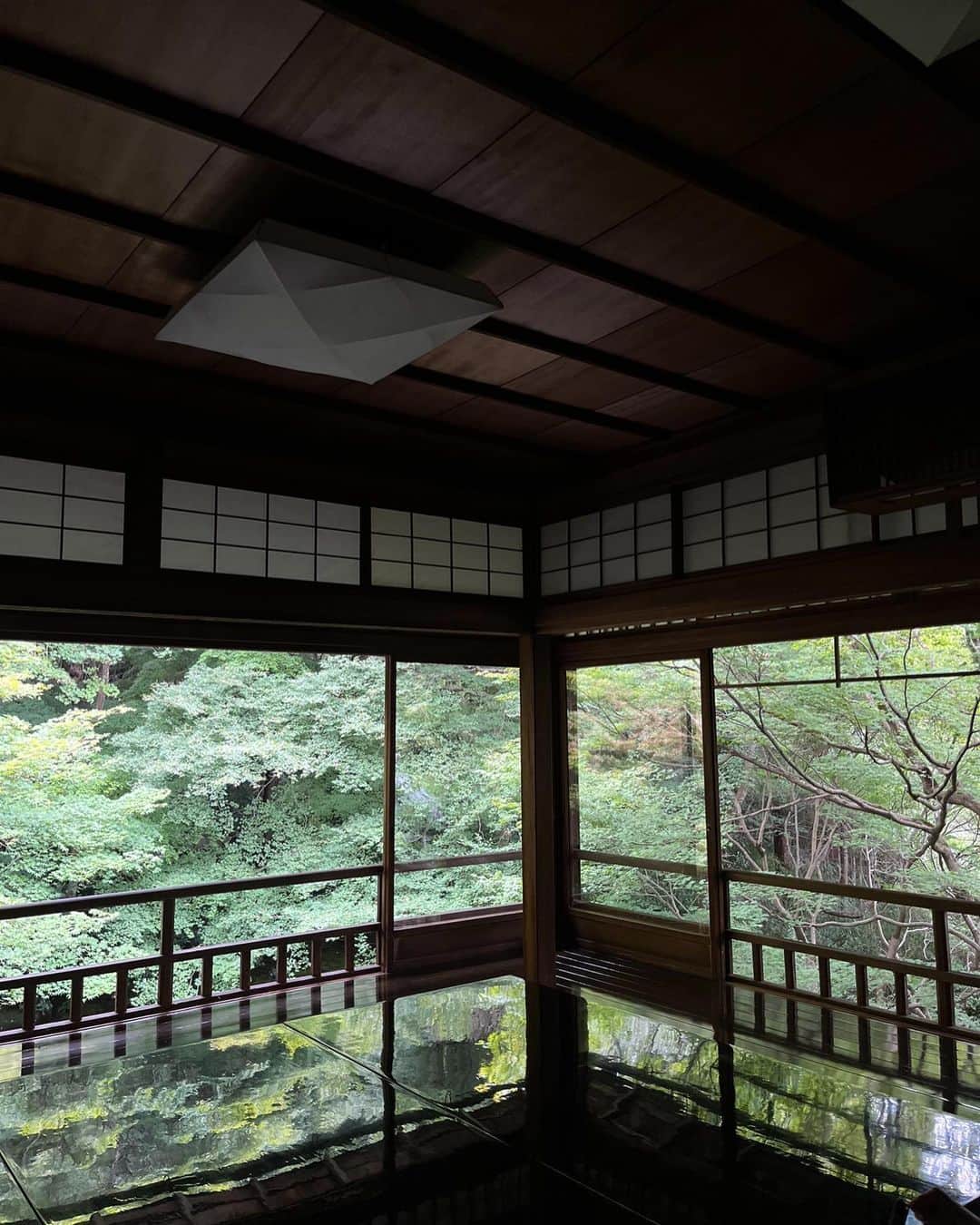 nami_kanemotoのインスタグラム：「急遽京都に。行ってみたかった瑠璃光院🌙  #ずっとタグ出てる」