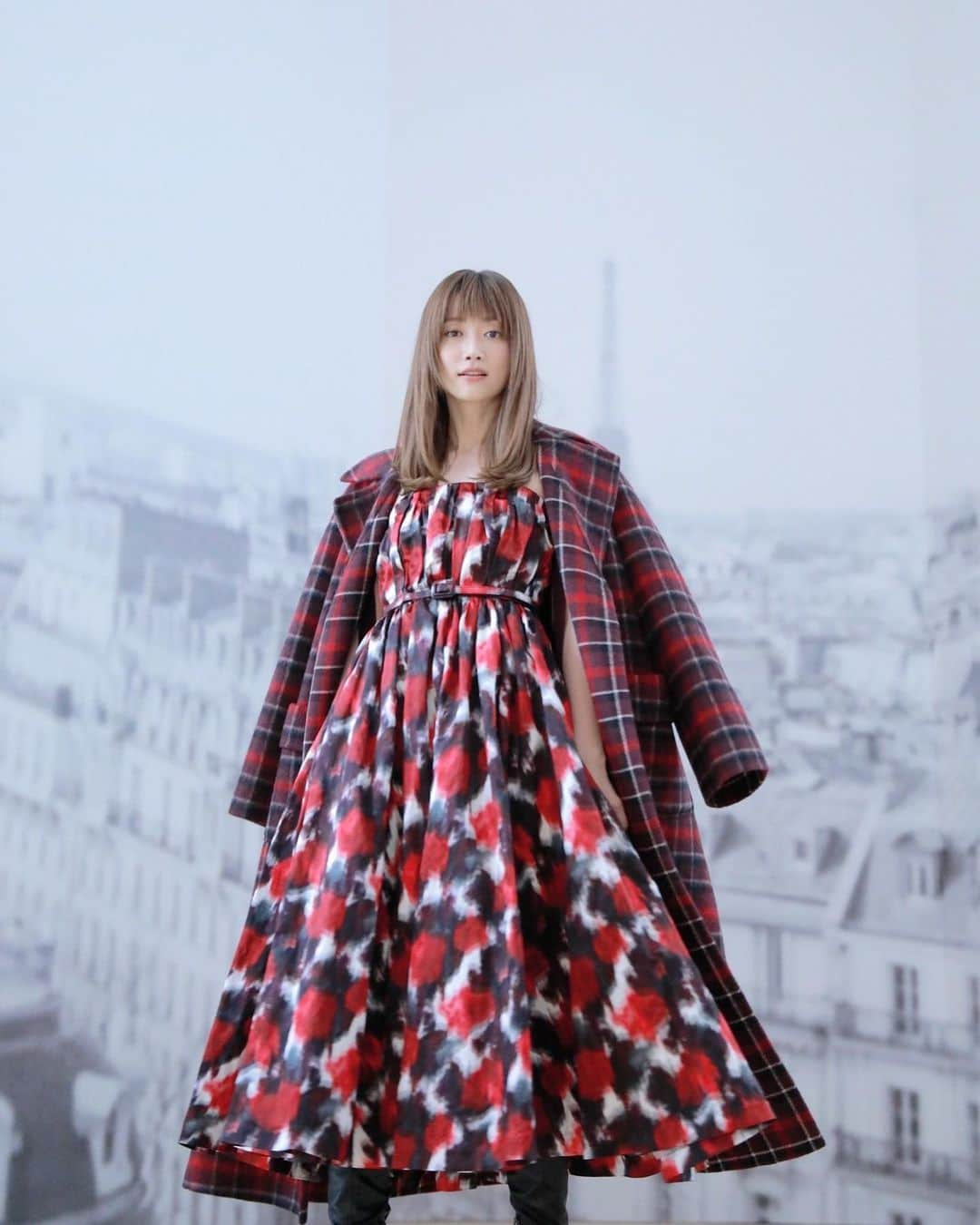 のインスタグラム：「ディオールの秋冬の最新コレクションの世界観をショールームで体験してきました♥️ とても可愛いアイテムばかりで秋冬が楽しみ☺️ 幸せな空間で幸せな時間でした🌹    @DIOR  @MariaGraziaChiuri  #DiorAW23  #SupportedbyDior  #ディオールファインジュエリー」