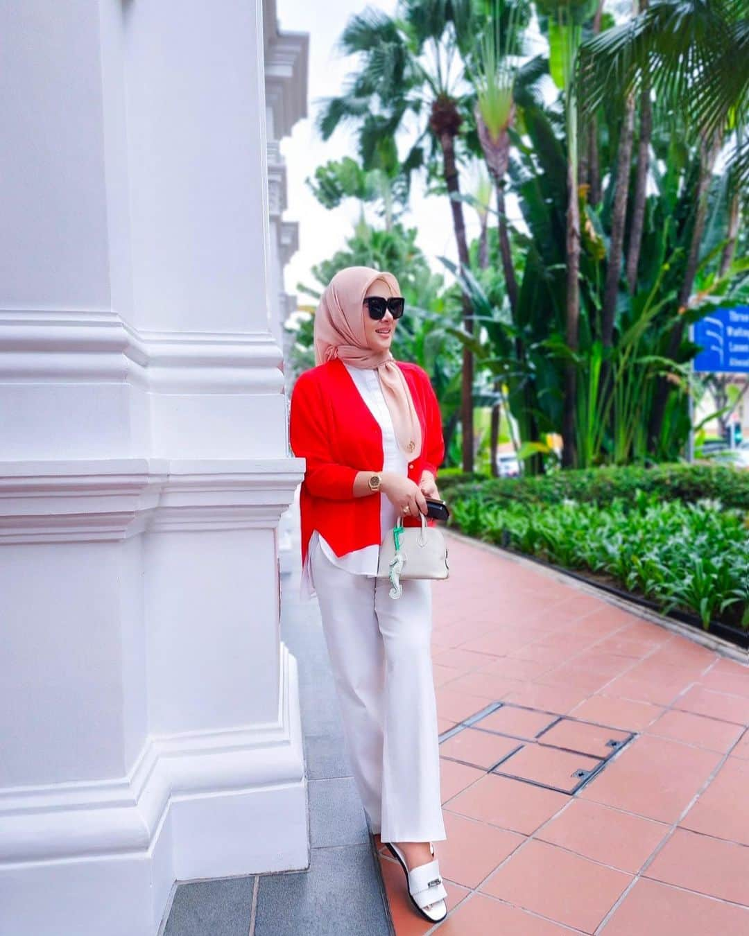 Syahriniさんのインスタグラム写真 - (SyahriniInstagram)「•  ~ Salaam Jum’at Mubarak ~  ___________________ ~𝓢𝓨𝓡~ __________________  #PrincesSyahrini #MamitaTime #FamilyTime #Singapore_August2023」8月18日 12時40分 - princessyahrini