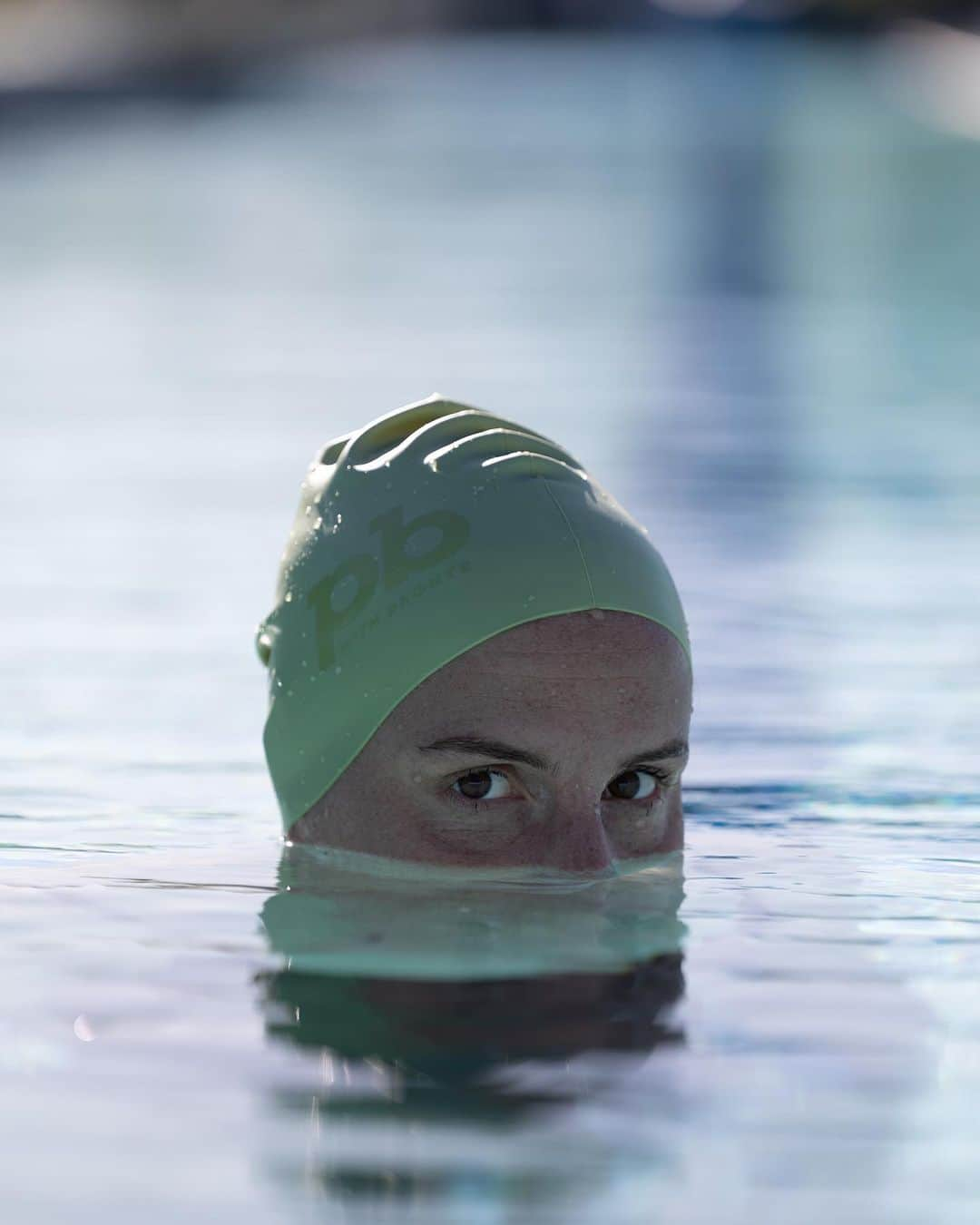 ブロンテ・キャンベルのインスタグラム：「Session done, goggles off and ready for the weekend!   I’m so happy with how this PB range turned out, love the calm colours of the sage cap inspired by my obsession with plants.   Head to link in bio to get your own If you order through Amazon today it’ll be there for you to start next week 😁」