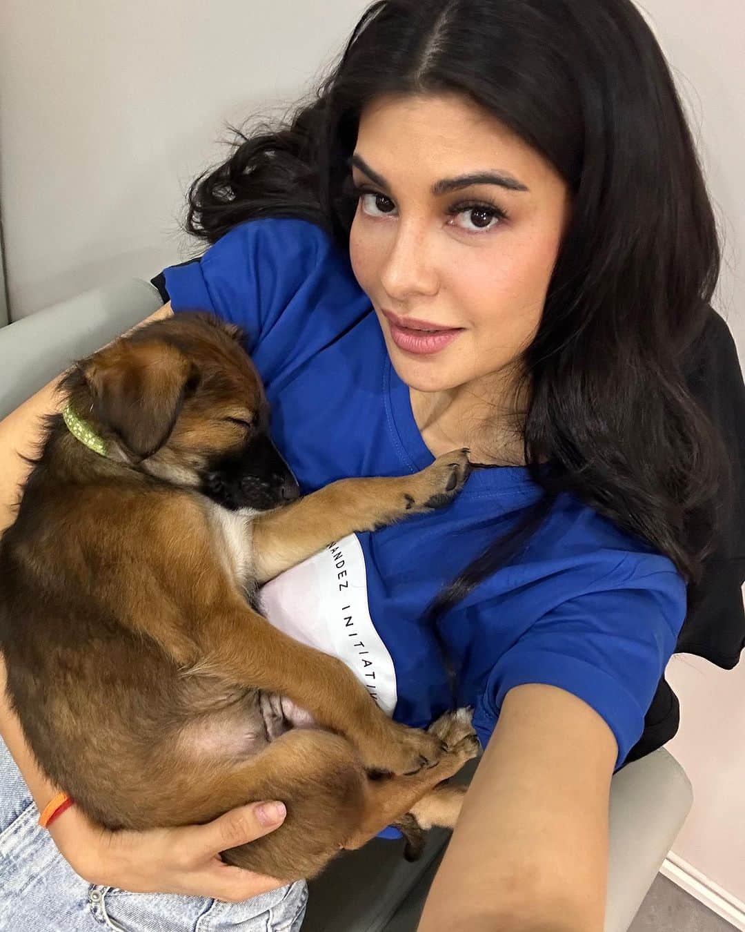 Jacqueline Fernandezさんのインスタグラム写真 - (Jacqueline FernandezInstagram)「Yolo comes home! Thank you @mitalisalvi for bringing this cutey into my life, adopting Yolo has been such an amazing experience and I can’t wait to share our home with him!」8月18日 12時45分 - jacquelienefernandez