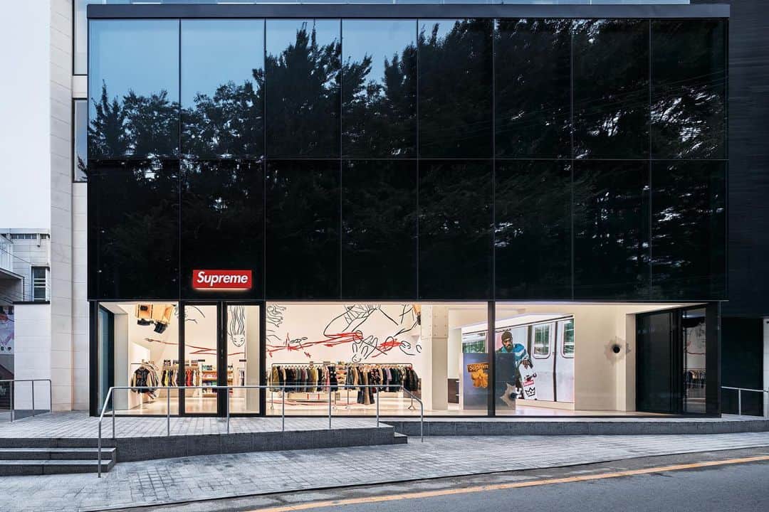 シュプリームのインスタグラム：「Supreme Seoul. 08/19/2023」