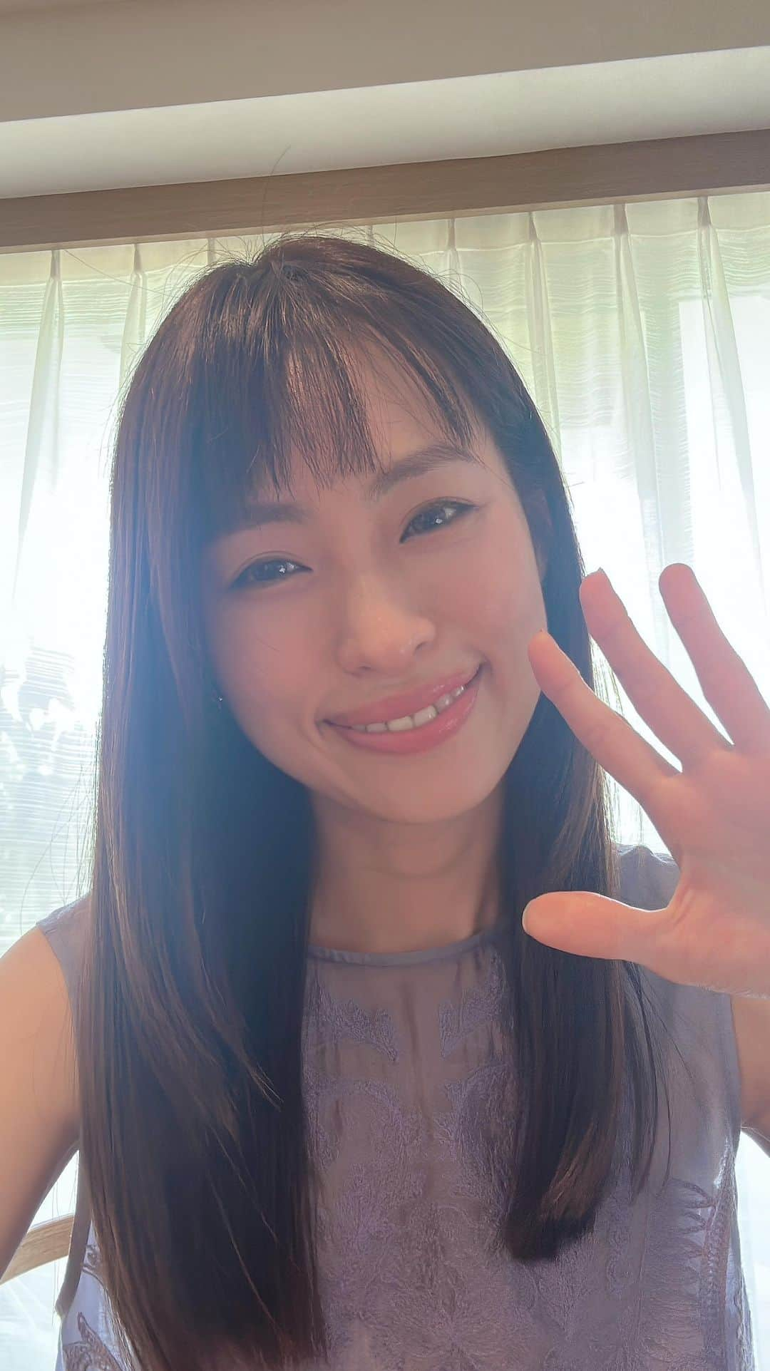 岡本静香のインスタグラム：「shizuQueenの皆様👑  突如のLIVEです（笑） 中でもお話しているのですが、なぜかサブスクでは動画がアップできず、  限定LIVEでなら動画を残せるかも！とテスト的にさせて頂きました🌻  アーカイブという形でしたらご覧頂けますか？  LIVEは突然で一瞬だったので…  限定LIVEこれから出来たらいいなって、この一瞬で思いました💓💓💓  （この後アーカイブすると全体公開になるという壁に今あたっております。サブスク謎が多すぎるー！日本で始めてる方が少なくて検索しても出てこないー！でもめげずに投稿していきます🥺限定投稿は👑マークよりご覧頂けます）」