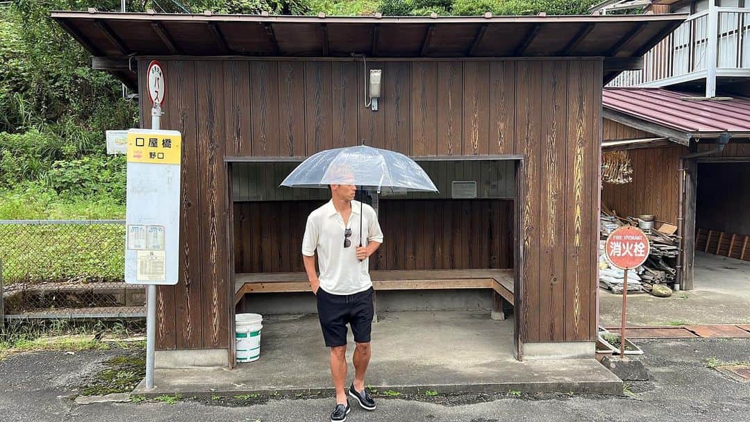 本田圭佑さんのインスタグラム写真 - (本田圭佑Instagram)「I'm waiting a countryside in Japan for the Catbus. #島根県」8月18日 13時30分 - keisukehonda