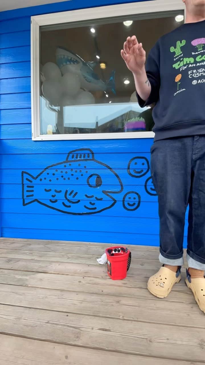 Jason G. Sturgillのインスタグラム：「Is the 100 degree weather in Portland gettin’ to ya? Come out and visit me at the coast, it was in the 60s today! I’m here in Neskowin working with @proposalsforall on a mural for @neskowintradingco and they’re having a happy hour “Sips with Sturgill” tomorrow (Friday) from 4-6pm and I’d love to see as many of you as possible. If we can get 100 people out here I’ll jump in the freezing ocean, consider this a challenge. 🤪」