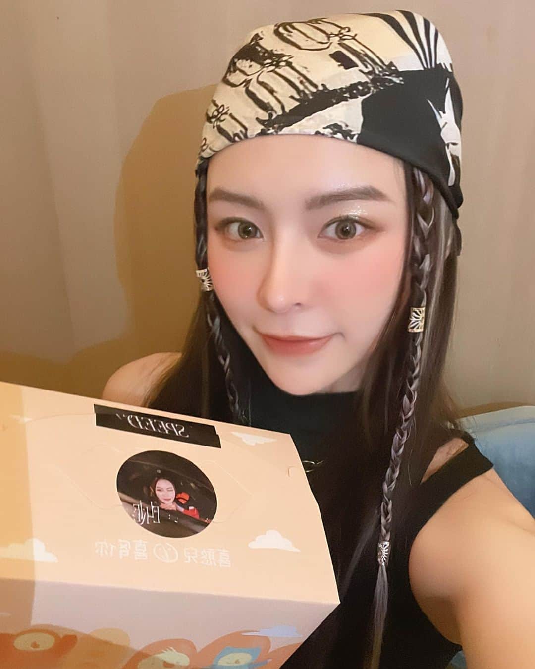 エルキーのインスタグラム：「感謝各方好友、媒體朋友們的關愛 昨天真的非常幸福❤️ 接下來就真的要一直Speed Up了💪🏻💪🏻 謝謝大家喜歡Speed Up🏁 也祝各位今天Speed Up⏩️下班！！  Keep your SPEED UP!!🆙❤️‍🔥  MV Link is in bio😝 #ELKIE #莊錠欣 #SpeedUp」