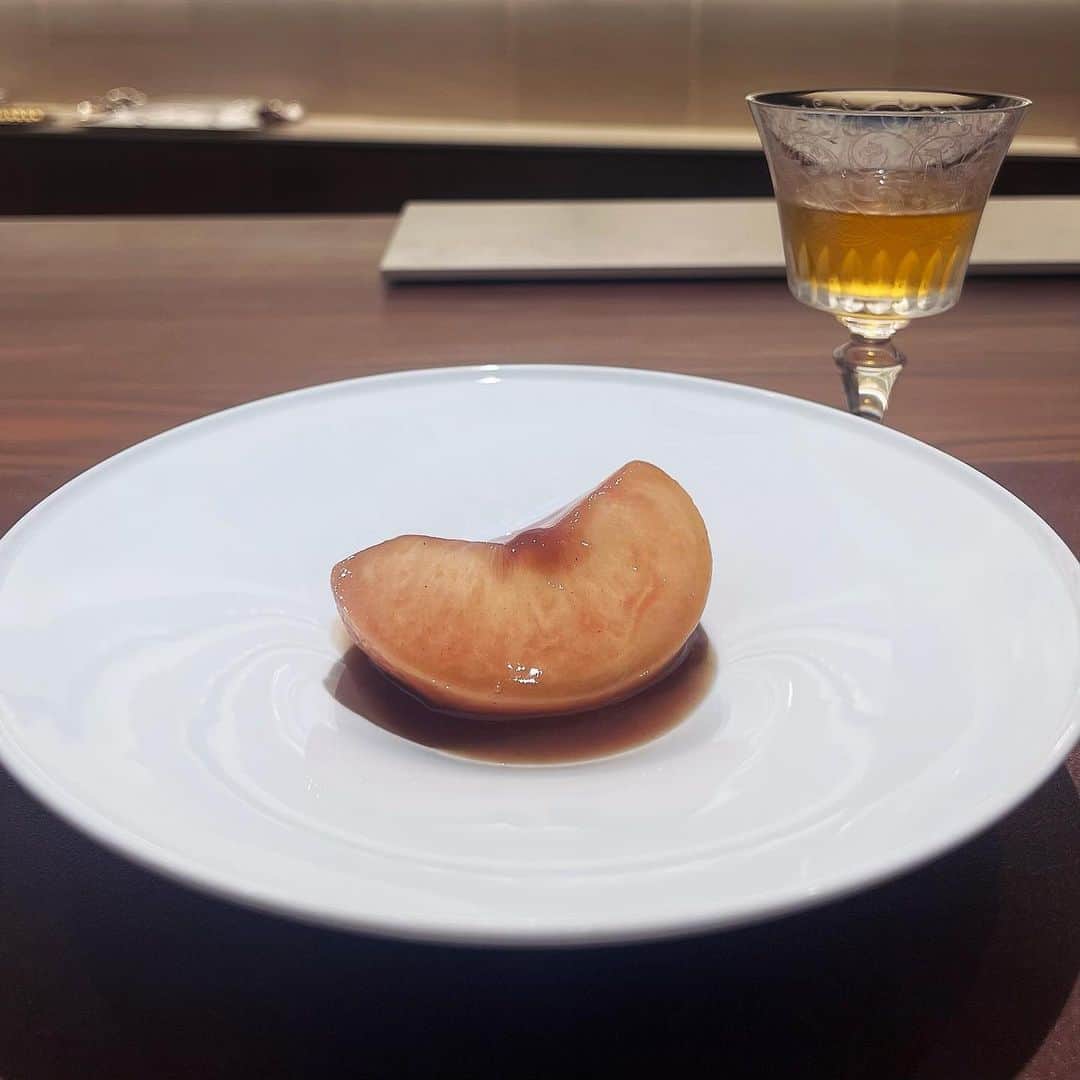 Machikoさんのインスタグラム写真 - (MachikoInstagram)「桃と季節の食材コース🥂🍑 @yama.shirokane」8月18日 13時53分 - machiko.06