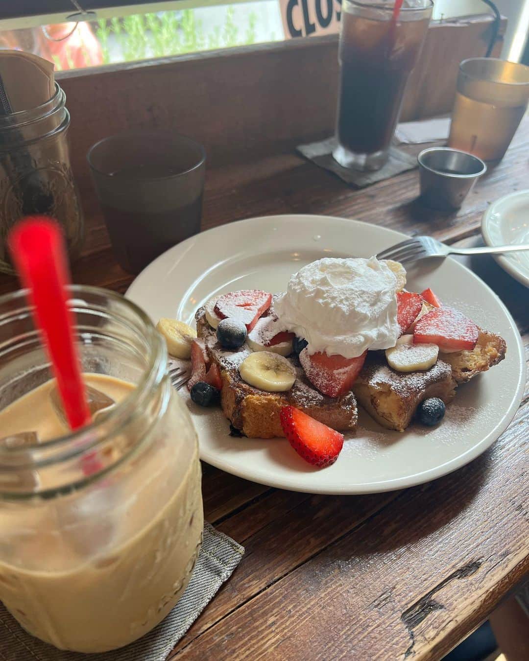 大倉ちなのインスタグラム：「⋆ 最近よくいくとこ🩷 ⋆͛*͛ ⋆ アメリカンなとこがすきー！ ハンバーガーもオイシイ😋 🍔  #westwoodbakers  #lunchtime  #instagood  #堀江カフェ  #ランチ巡り」