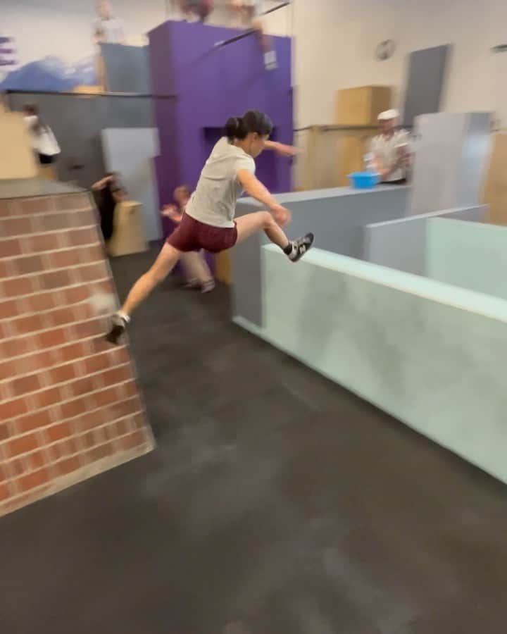 山本華歩のインスタグラム：「Onsite Qualification  @sportparkour  🏠 @origins.pk  Skill, Speed and Style  It was so fun. 🎥 @hhhhi02 @naganegionene @louisaparkour 🙏😍 今日、３名づつ明日からの本戦に上がれる現地予選が終わりました。スキルは６つの課題のうち、５つをクリアしたのですが、最後の課題にチャレンジしている最中に６つともクリアした人が３名居たため、予選落ちしました😭 スピードは３位通過、スタイルは1位通過したので、明日からの本戦（他の地域での予選の勝ち上がってる人たちとともに）がんばります💪  #parkour #パルクール #spl2」