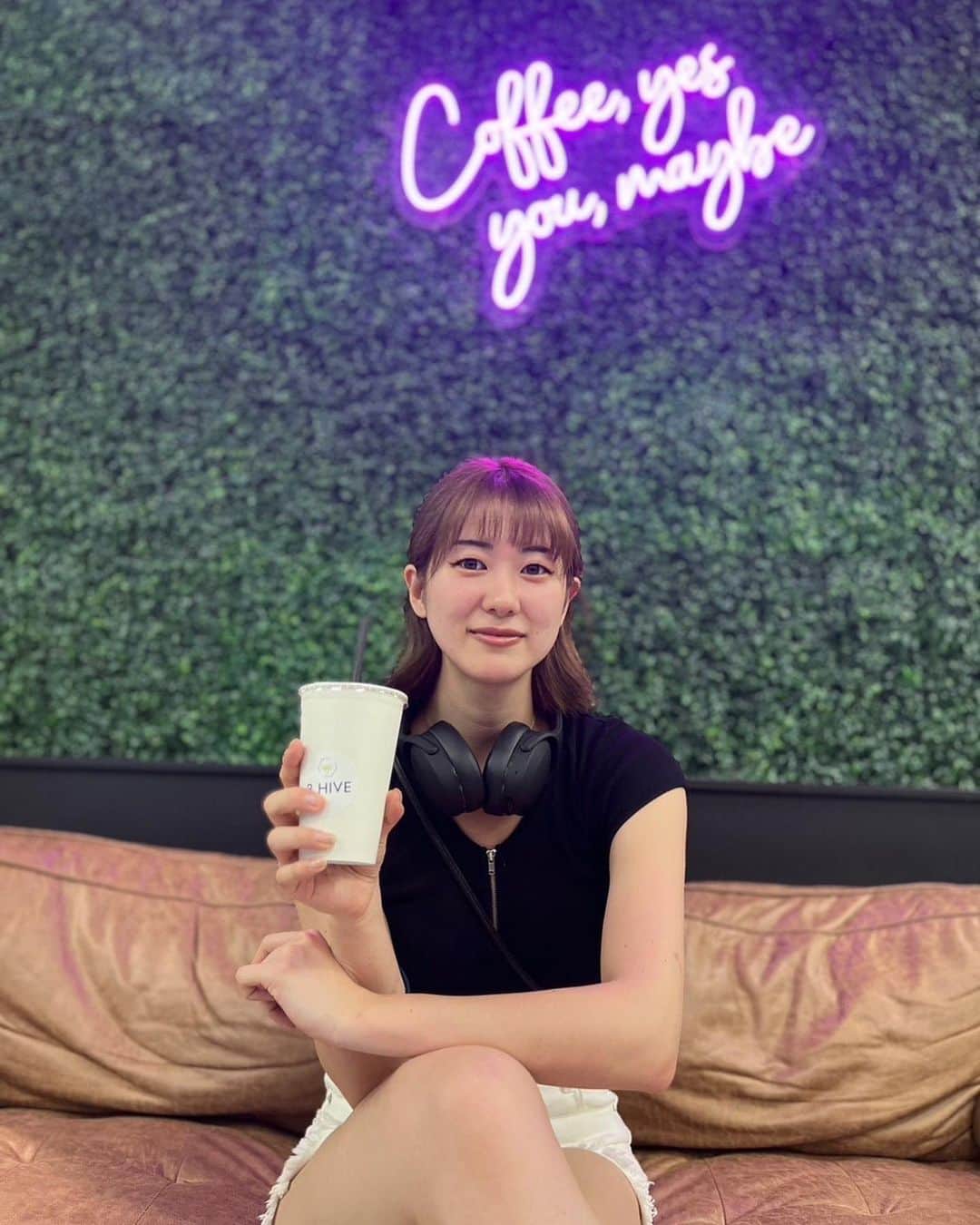 山口睦貴のインスタグラム：「@junko_montreal さんに髪の毛やってもらいました💇‍♀️💈❤️  モントリオールで初めての美容院🧚🏻‍♀️ めちゃめちゃイメチェン🌱  いかがでしょう？💋  モントリオールで美容院探している方、ダウンタウンで探している方 @junko_montreal ぜひ😊  #モントリオール #美容院 #montreal #hairsalon #downtown #ダウンタウン」