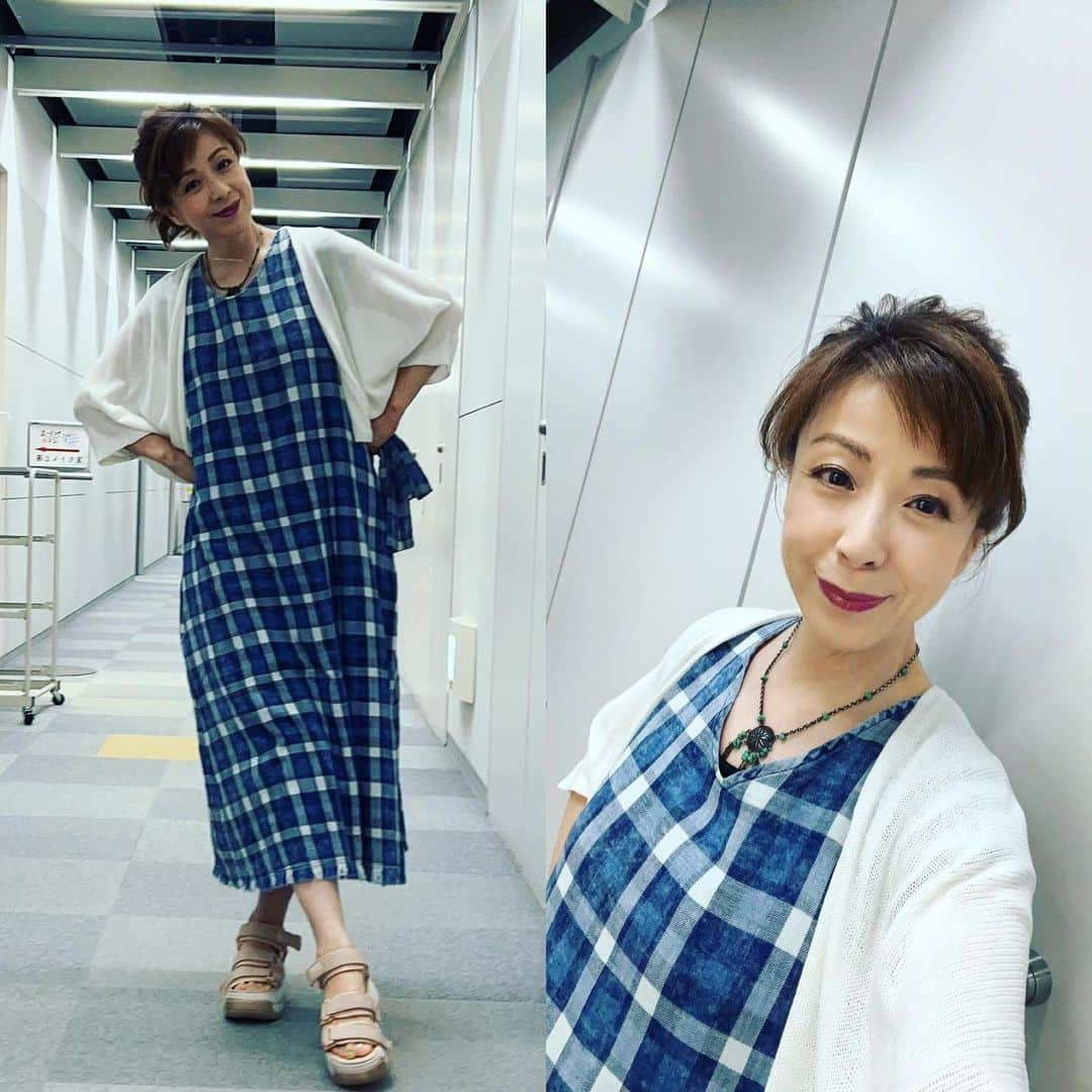 羽野晶紀さんのインスタグラム写真 - (羽野晶紀Instagram)「#関西テレビ　#よーいドン！ スタイリストのまきこちゃんが用意してくれました涼しいチェックワンピース #real cube 今日はめちゃ暑い🥵ね〜 日向は危険やで〜 涼しい所で休んでや 〜 #羽野晶紀」8月18日 14時17分 - hano_aki