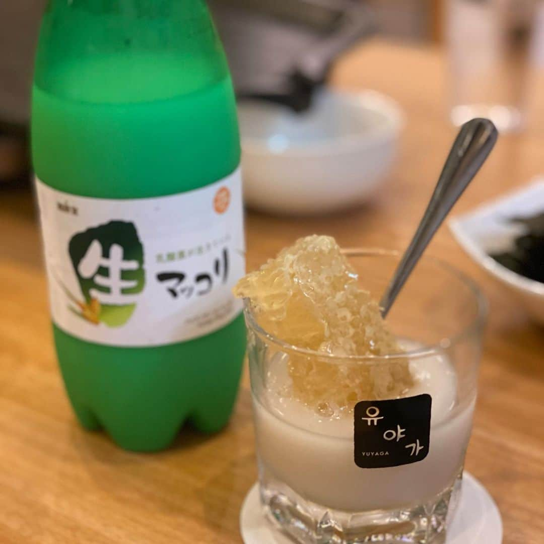 Licaさんのインスタグラム写真 - (LicaInstagram)「ほぼ原価！はちみつの巣マッコリ🍶🍯 . これが、ちょーちょー美味しいの🥰 もうすでに飲みたすぎる、、😋 . モクサルっていう、サムギョプサルより脂少なめのお肉も美味し過ぎた🥰 サムギョプサルより好きだぁ🥰❤️ . また絶対に行く🥳🩷 . #渋谷#渋谷グルメ #韓国料理#サムギョプサル#モクサル#韓国グルメ #マッコリ」8月19日 18時40分 - lica829