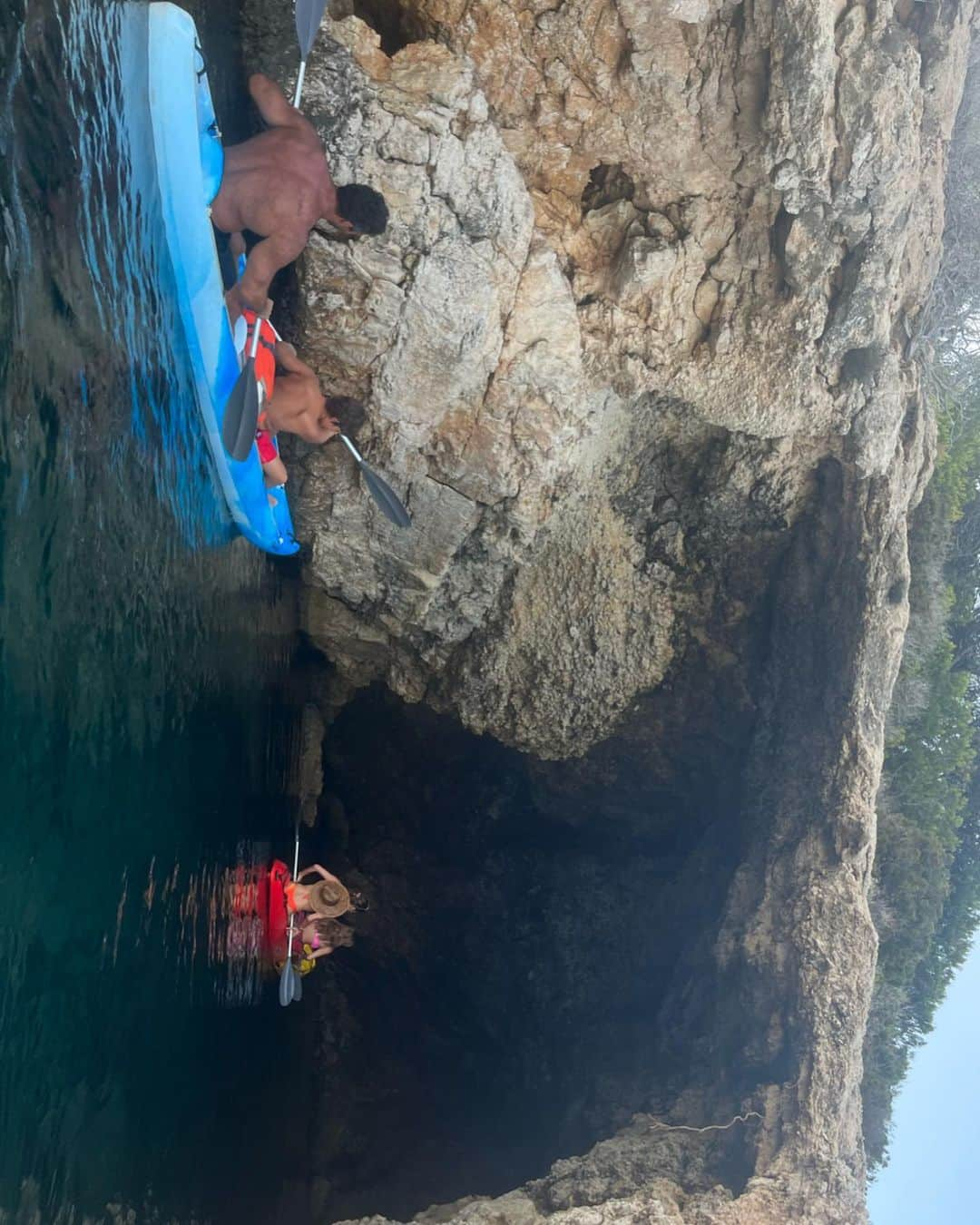 アレッサンドラ・アンブロジオさんのインスタグラム写真 - (アレッサンドラ・アンブロジオInstagram)「Chasing sunsets… 🌅🛶✨  #kayaking #sunsetlovers #tbt」8月18日 14時39分 - alessandraambrosio