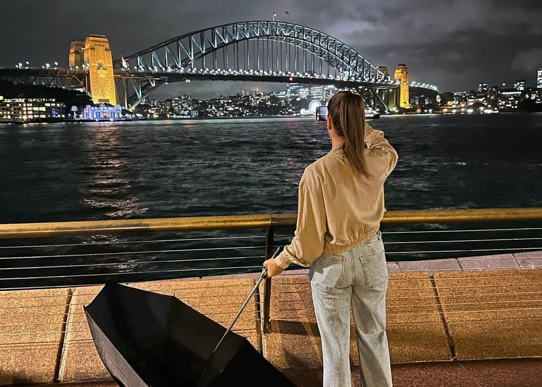 ファラ・ウィリアムズさんのインスタグラム写真 - (ファラ・ウィリアムズInstagram)「🇦🇺   4 days in Sydney, what an unbelievable place! Pinching myself being out here to follow the @lionesses achieve greatness ❤️  Special thanks to @fifa for making it happen!」8月18日 14時40分 - fara44