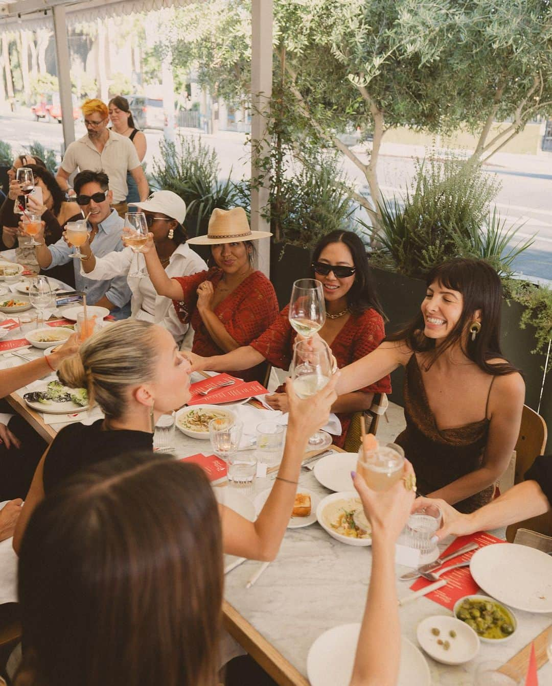 ニコール・リッチーさんのインスタグラム写真 - (ニコール・リッチーInstagram)「Our 1st book exchange and wine bar was 💯. @houseofharlow1960 @revolve 📸 @jordankelseyknight」8月18日 14時44分 - nicolerichie