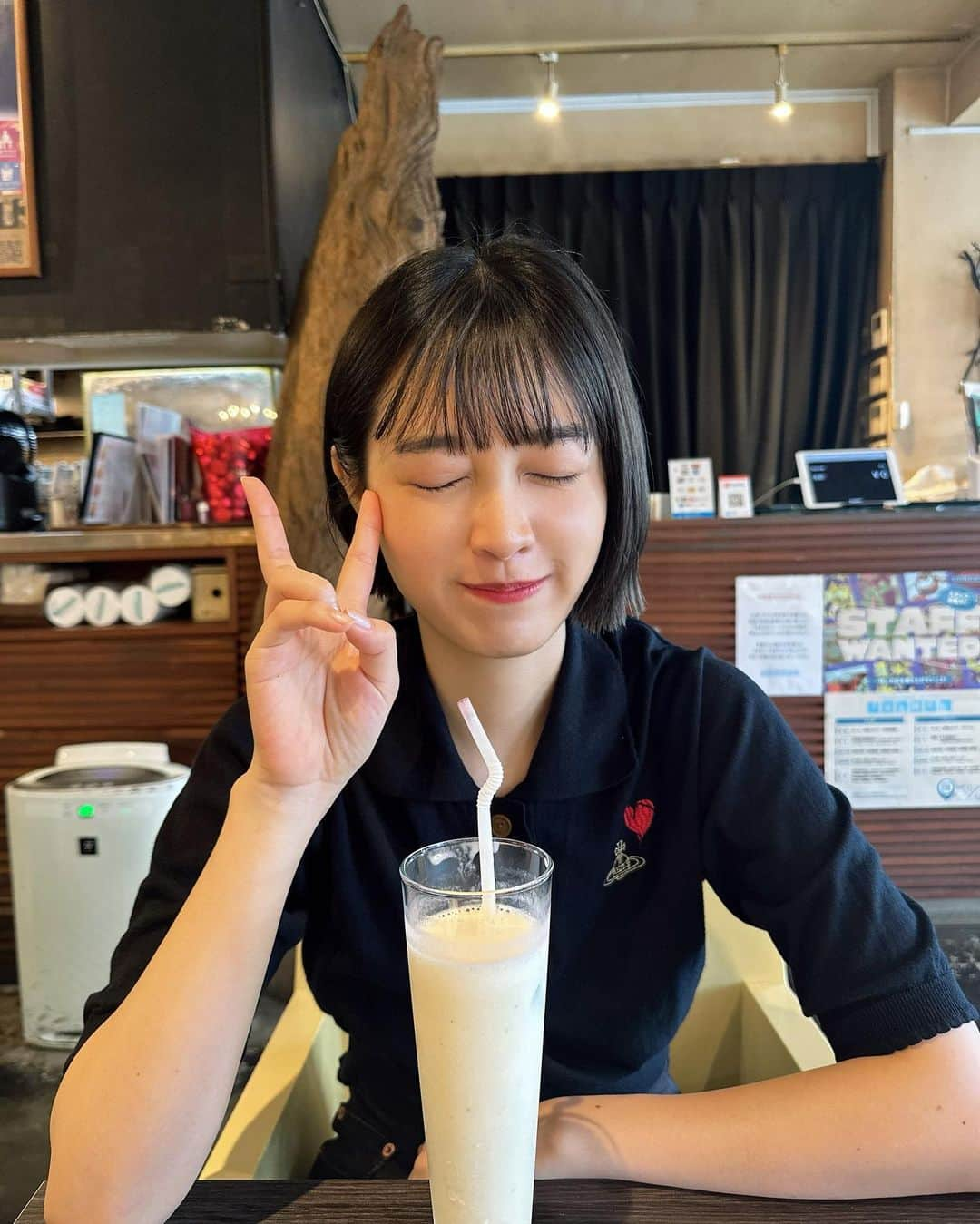 松本愛（まあぴぴ）さんのインスタグラム写真 - (松本愛（まあぴぴ）Instagram)「のんちゃんとカフェした日☕️  @maeda_nozomi のお肌がつるピカで(いつも綺麗なんだけど🫶🏻)どんなケアしてるの？って聞いたら  HIFU×タラソトリートメントがすごく良いよって 教えてもらって行ってきた✨  HIFUでたるみの原因SMAS筋膜を引き上げて、タラソトリートメントで基底膜を強化するメニューなんだけど、とにかくつるピカになる😭！！  ターンオーバーが正常化＆シミシワケア、ニキビ、ニキビ跡ケア、他にも色々な効果があるみたいで、私は特に吹き出物が減ったのが嬉しかった、、🫶🏻  HIFUも顔まわりのもたつきが全然ちがう💫  ほんとに感動した🫶🏻 のんちゃんいつも美容情報教えてくれてありがとう〜  ボディケアで腸もみもしてもらったので また後でストーリーに載せます🩶  Thank you 💐 @mihomasuda  @_____36.5_ebisu」8月18日 14時59分 - aimatsumoto_45