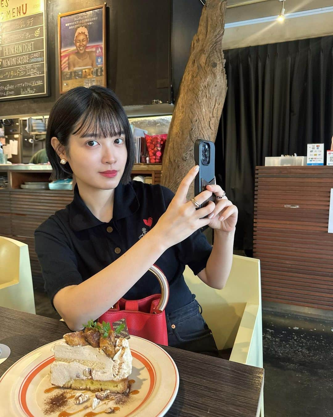 松本愛（まあぴぴ）さんのインスタグラム写真 - (松本愛（まあぴぴ）Instagram)「のんちゃんとカフェした日☕️  @maeda_nozomi のお肌がつるピカで(いつも綺麗なんだけど🫶🏻)どんなケアしてるの？って聞いたら  HIFU×タラソトリートメントがすごく良いよって 教えてもらって行ってきた✨  HIFUでたるみの原因SMAS筋膜を引き上げて、タラソトリートメントで基底膜を強化するメニューなんだけど、とにかくつるピカになる😭！！  ターンオーバーが正常化＆シミシワケア、ニキビ、ニキビ跡ケア、他にも色々な効果があるみたいで、私は特に吹き出物が減ったのが嬉しかった、、🫶🏻  HIFUも顔まわりのもたつきが全然ちがう💫  ほんとに感動した🫶🏻 のんちゃんいつも美容情報教えてくれてありがとう〜  ボディケアで腸もみもしてもらったので また後でストーリーに載せます🩶  Thank you 💐 @mihomasuda  @_____36.5_ebisu」8月18日 14時59分 - aimatsumoto_45